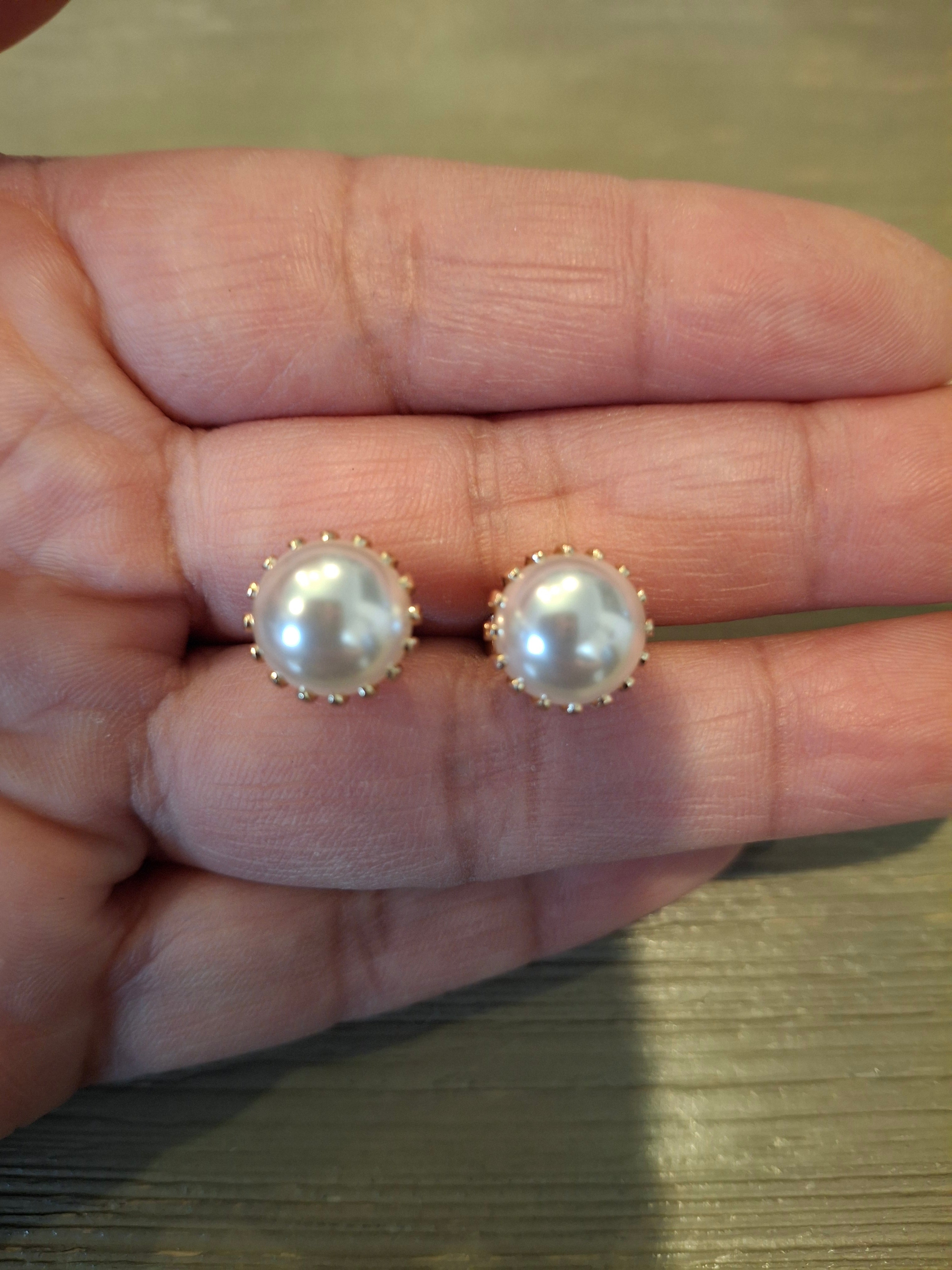 gold-pearl-studs
