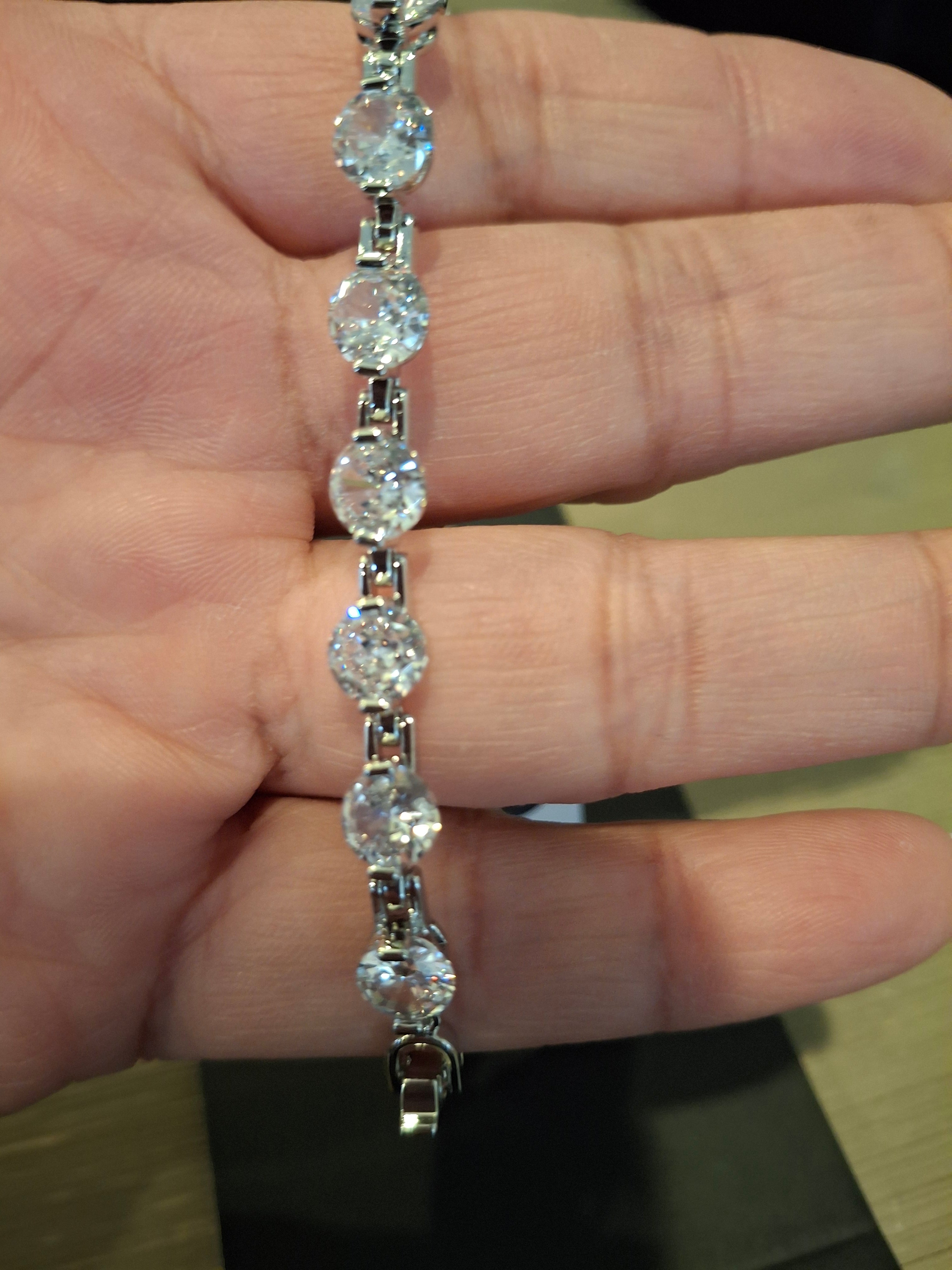 Round diamond accent bracelet