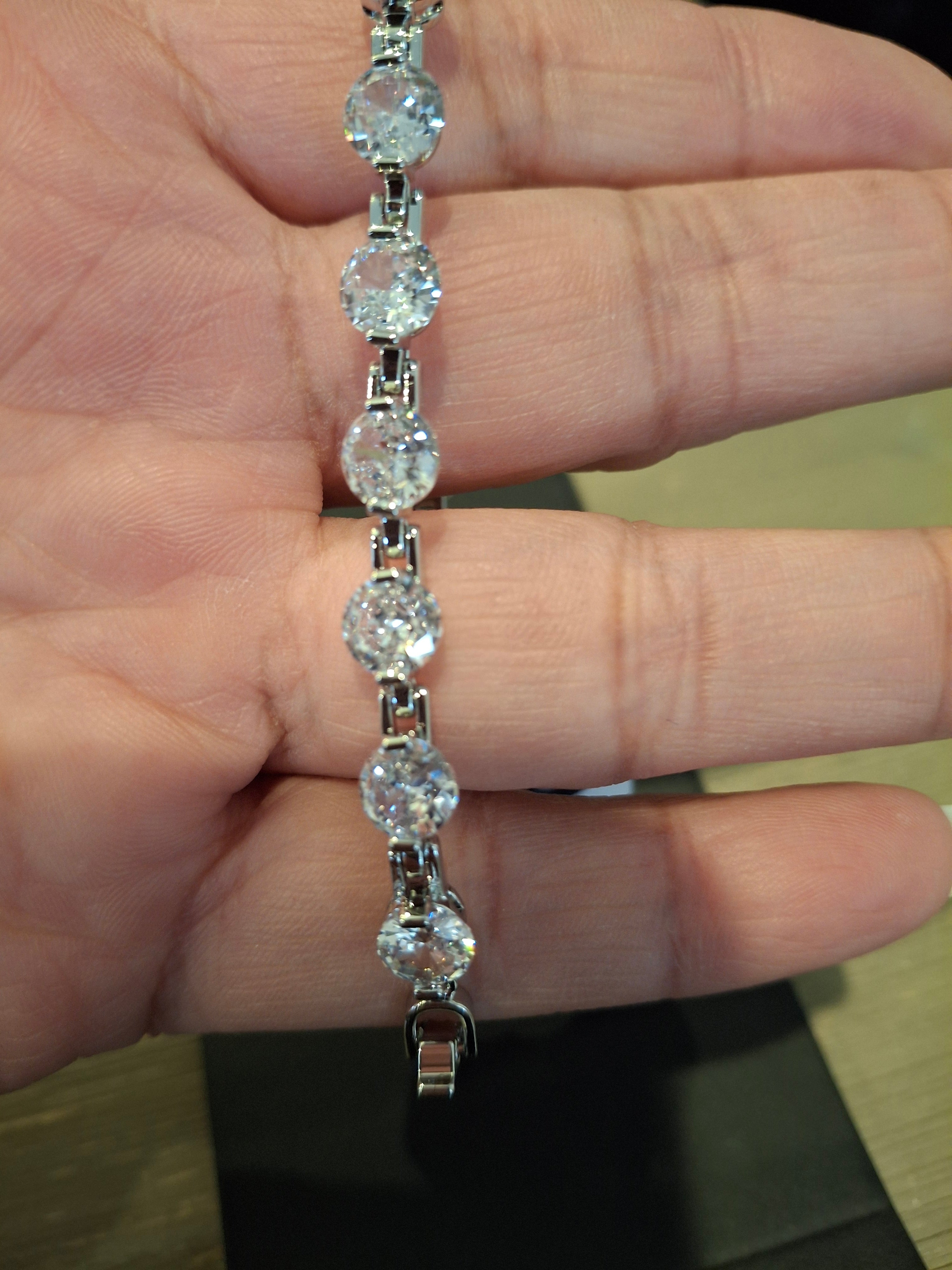 Round diamond accent bracelet