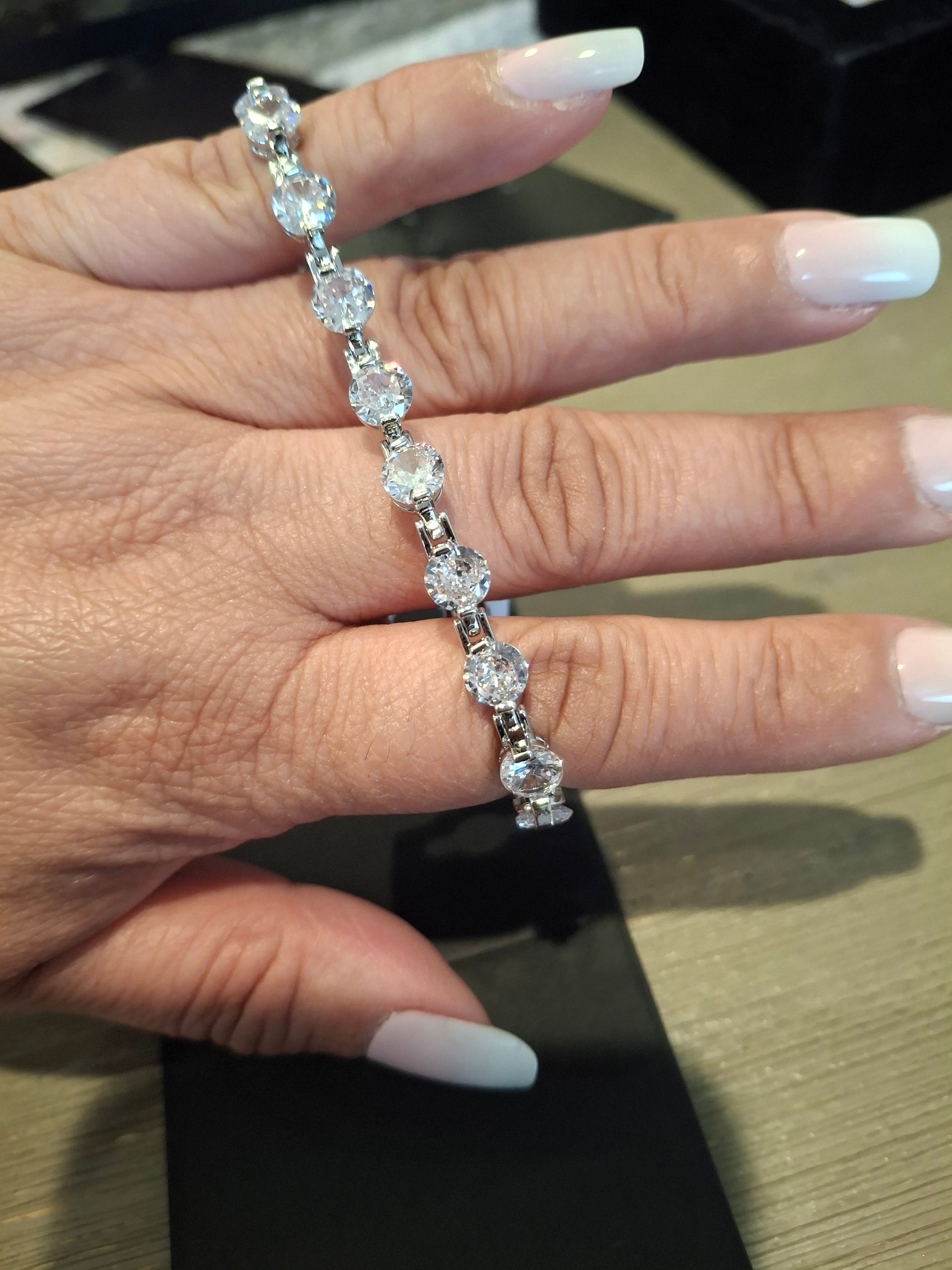 Round diamond accent bracelet