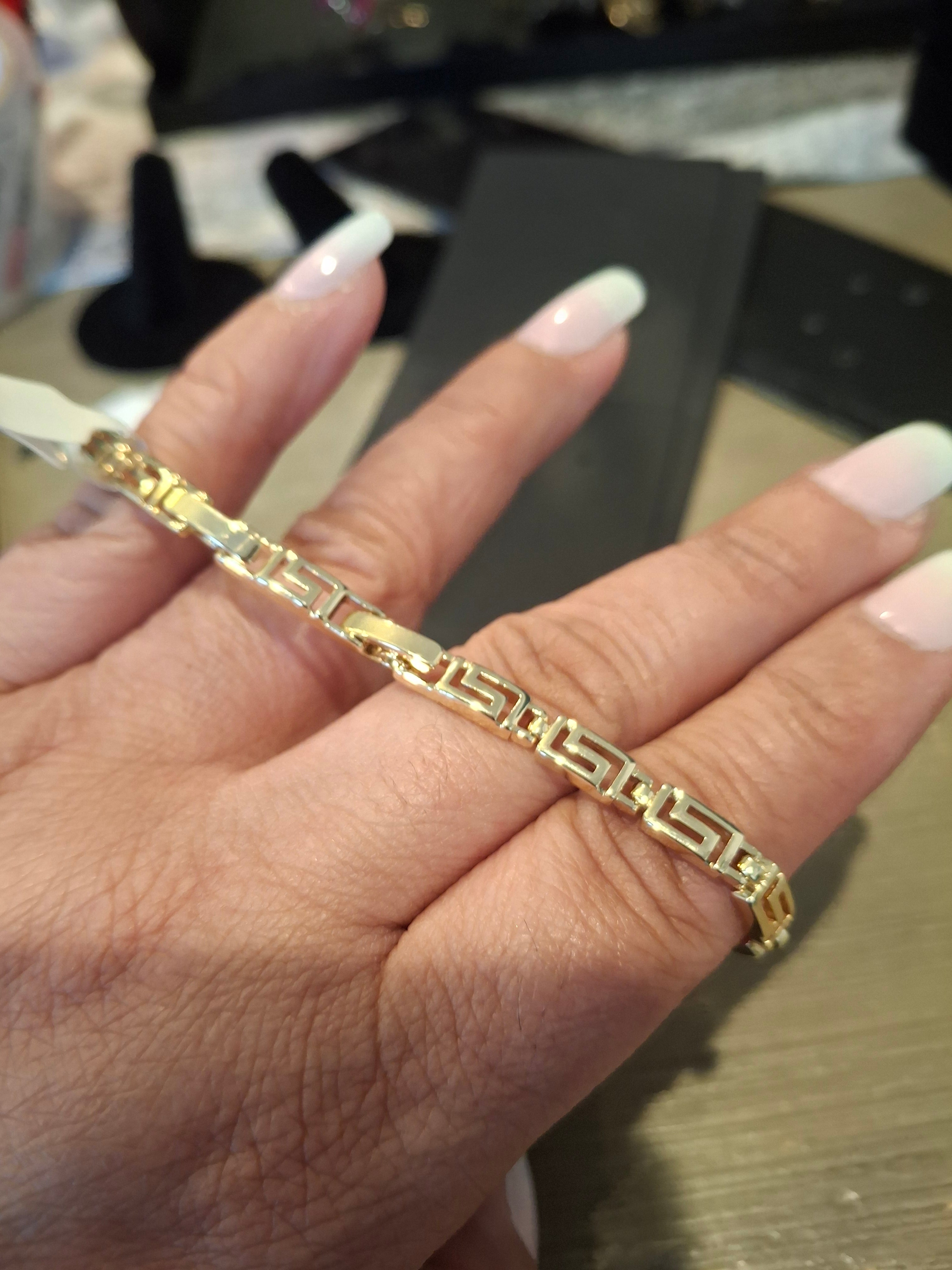 Gold flower colored bracelet