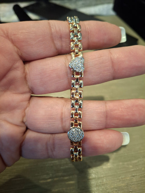 Bracelet with heart and circle accent