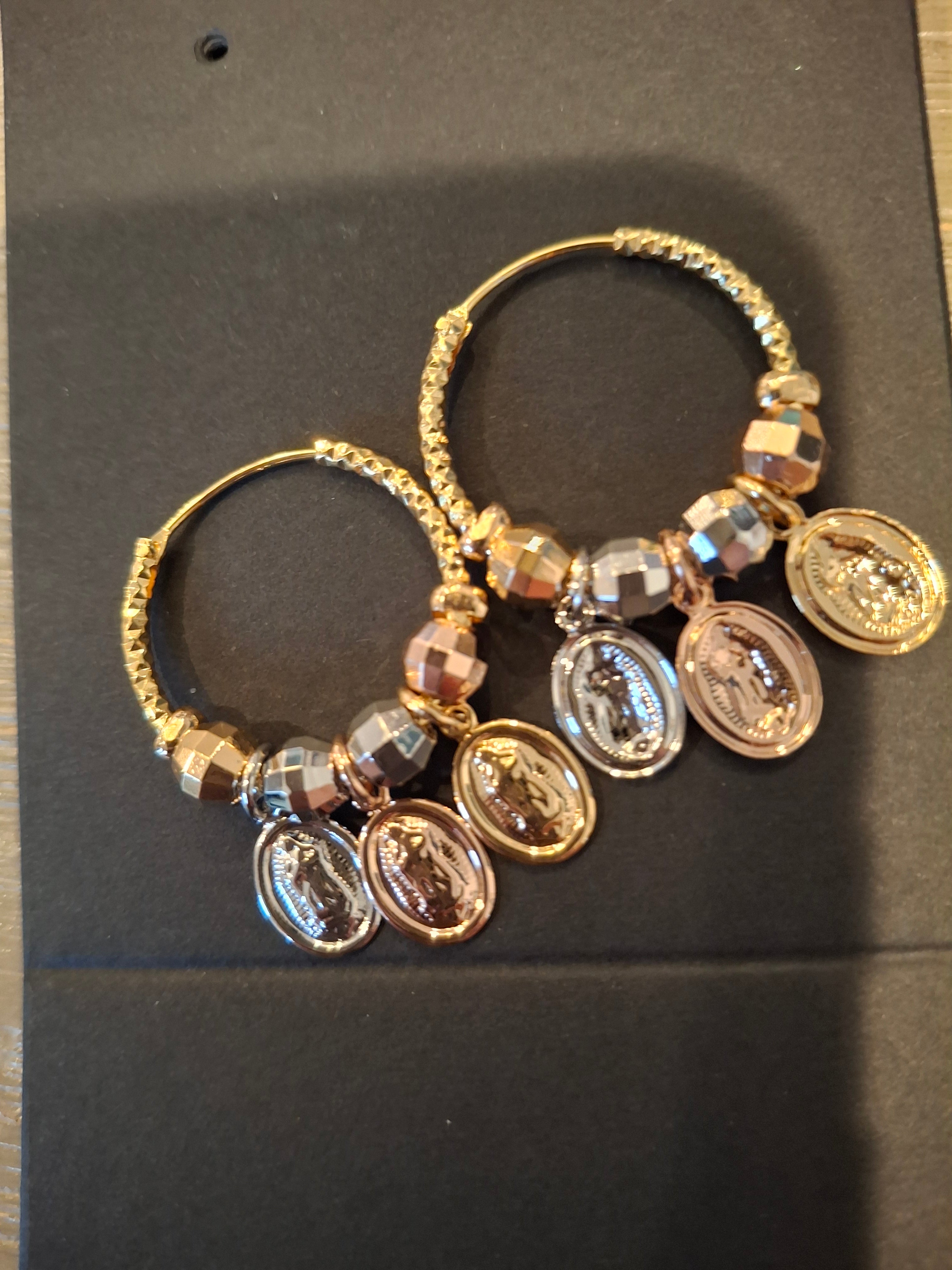 Three color arracadas with drops