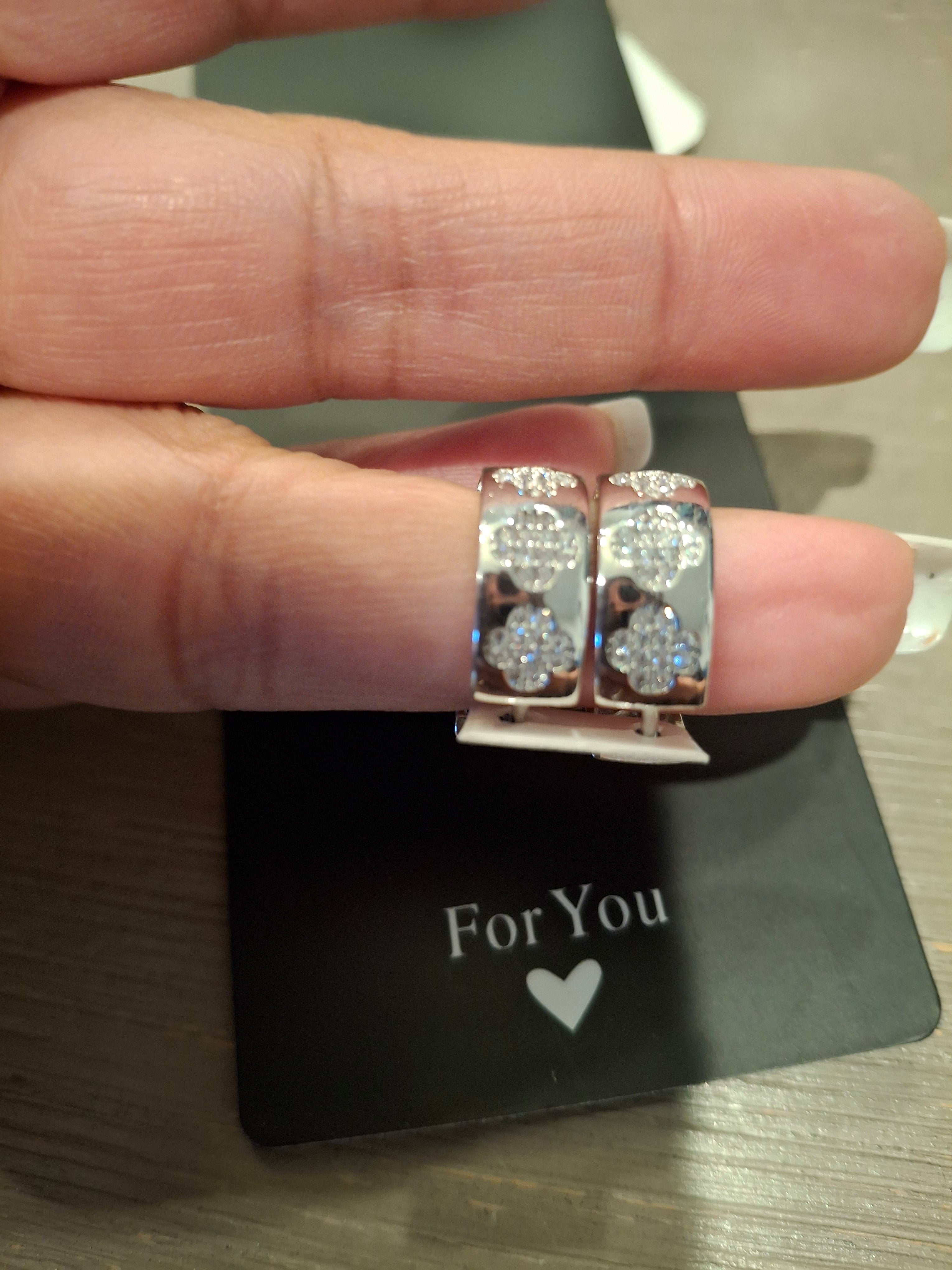 Silver print flower diamond