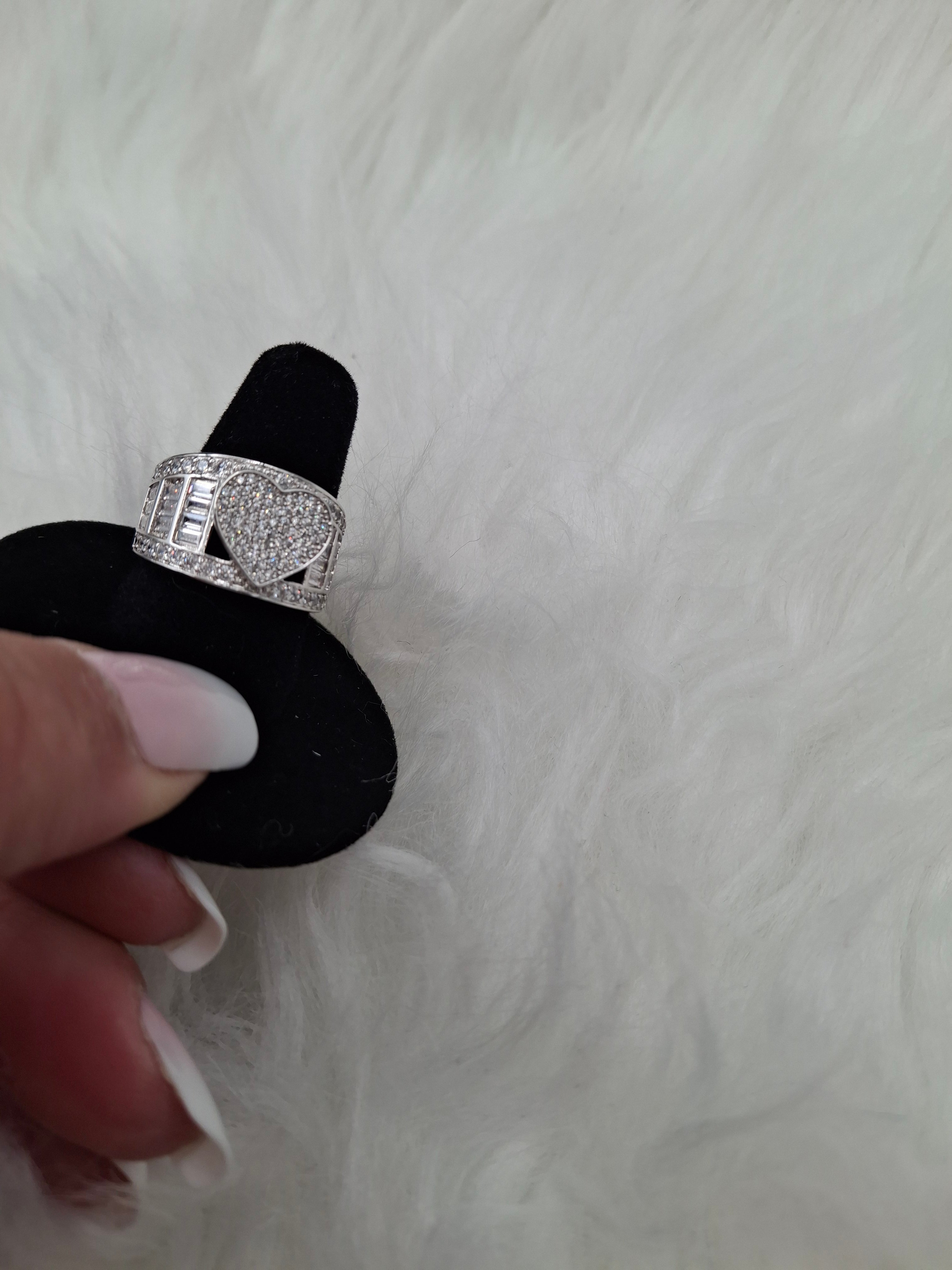 Luxury heart women ring