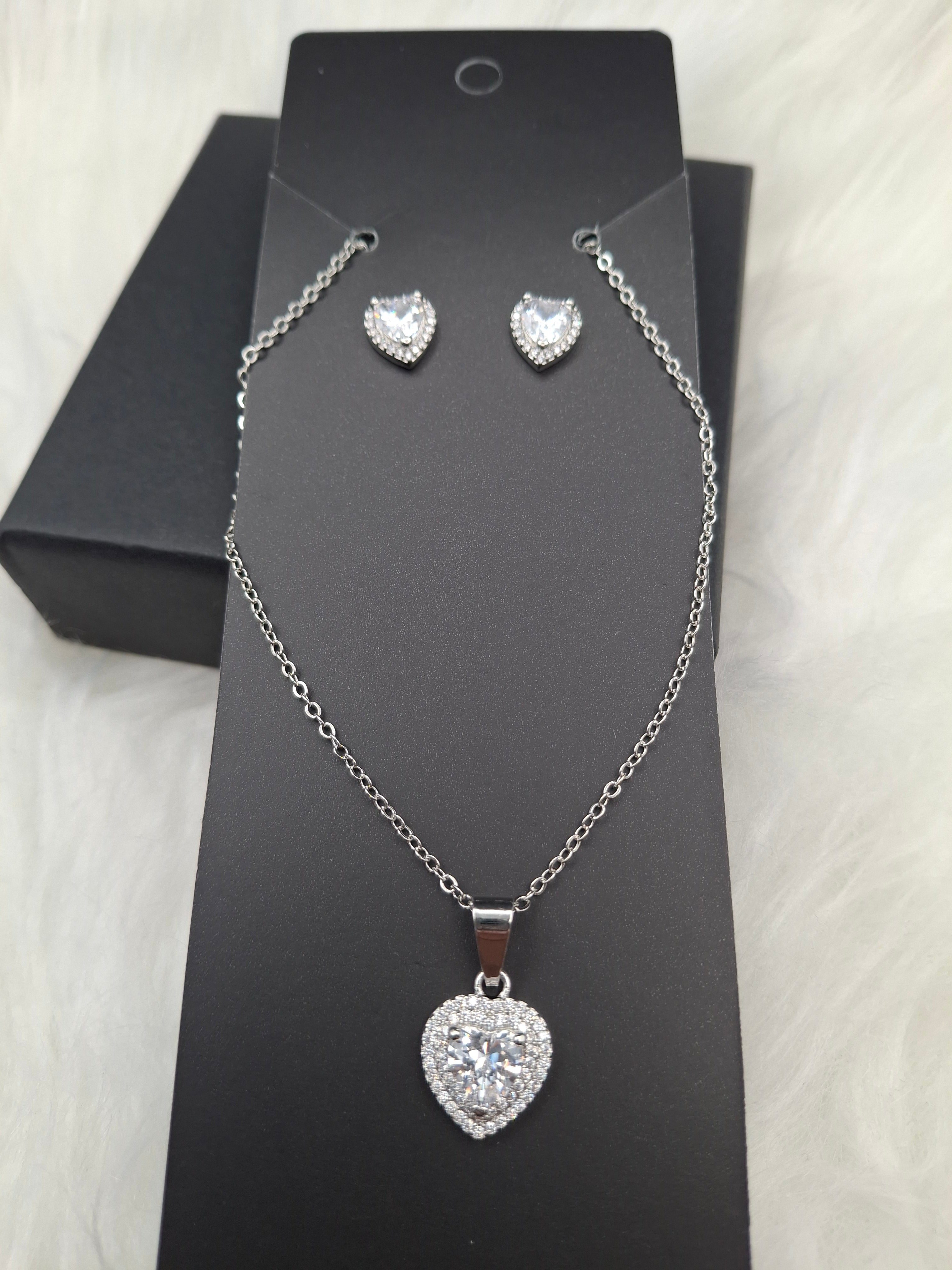 Silver heart diamond set ♥️