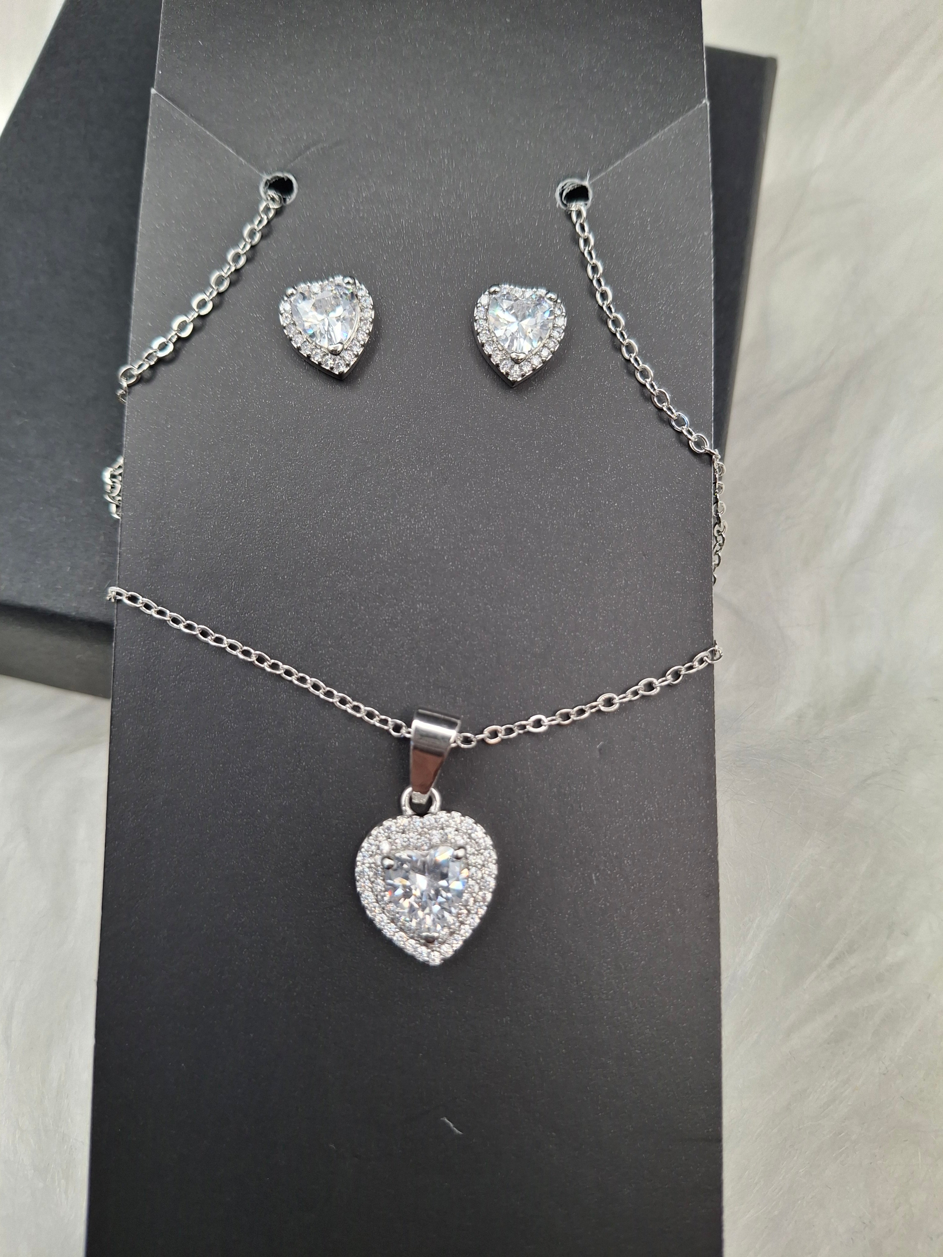 Silver heart diamond set ♥️