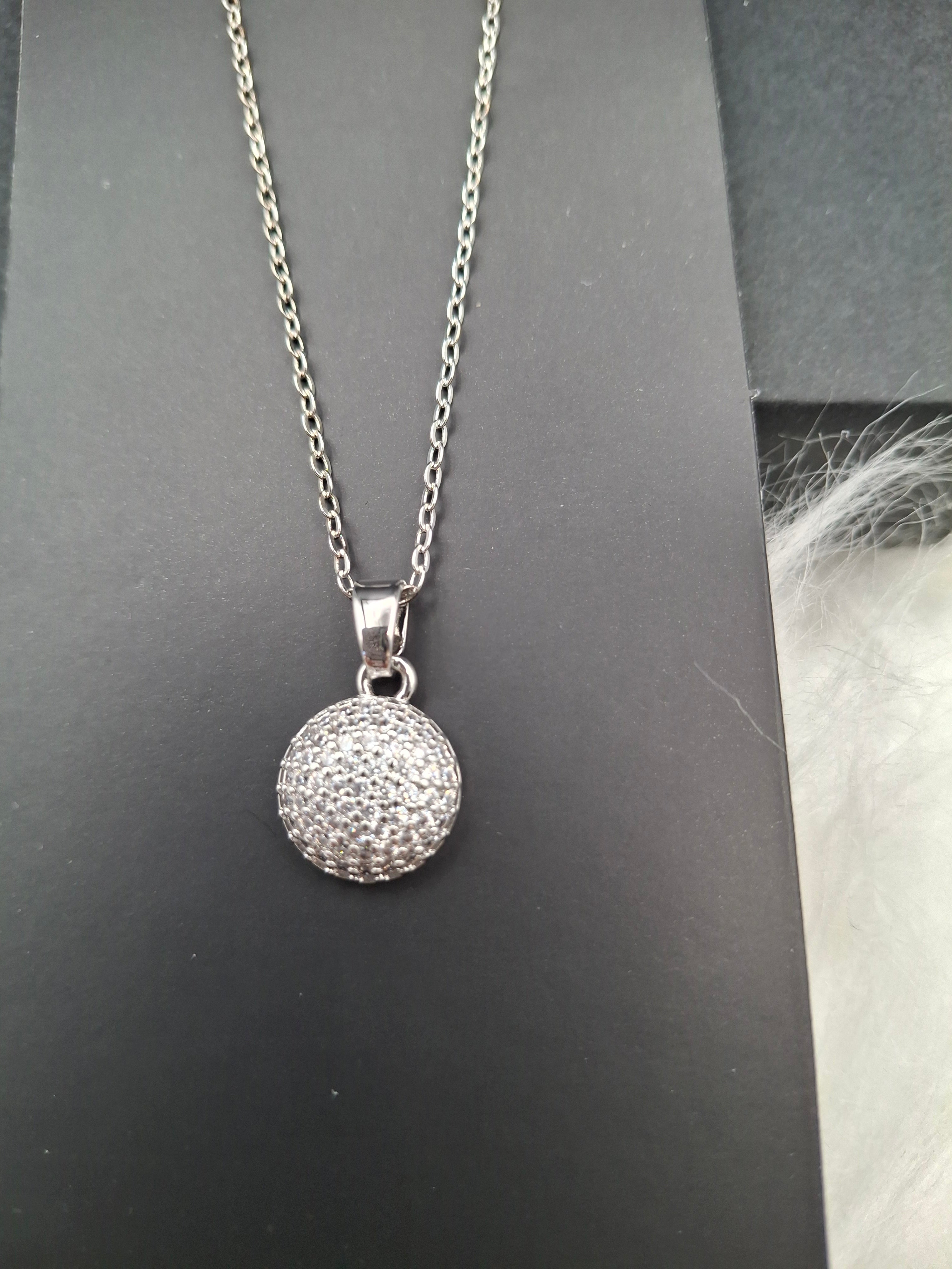 Silver stud set