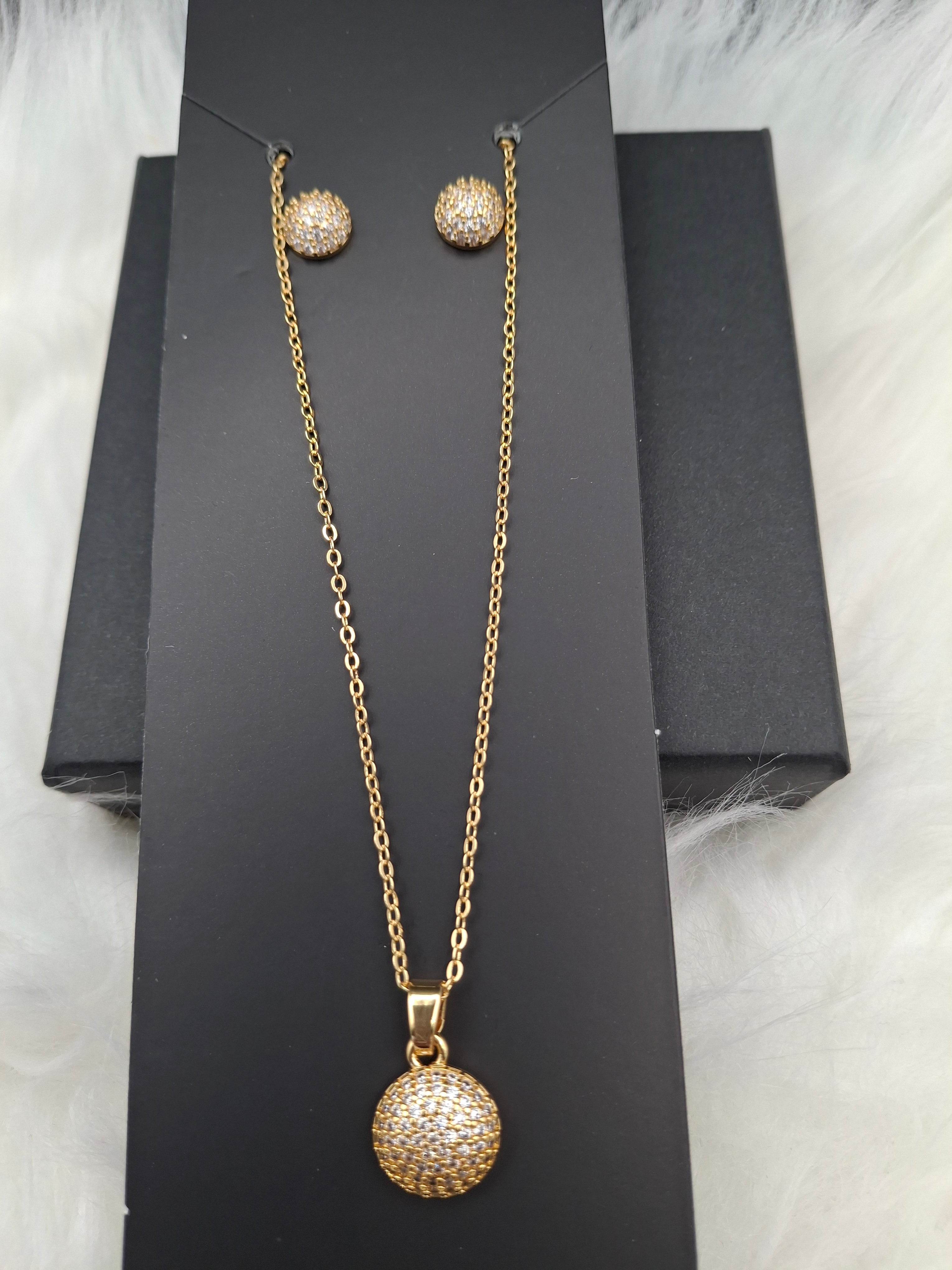 Gold stud set