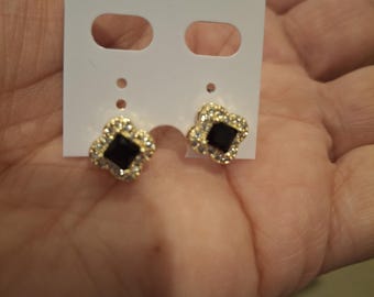gold-laminated-black-flowerclover