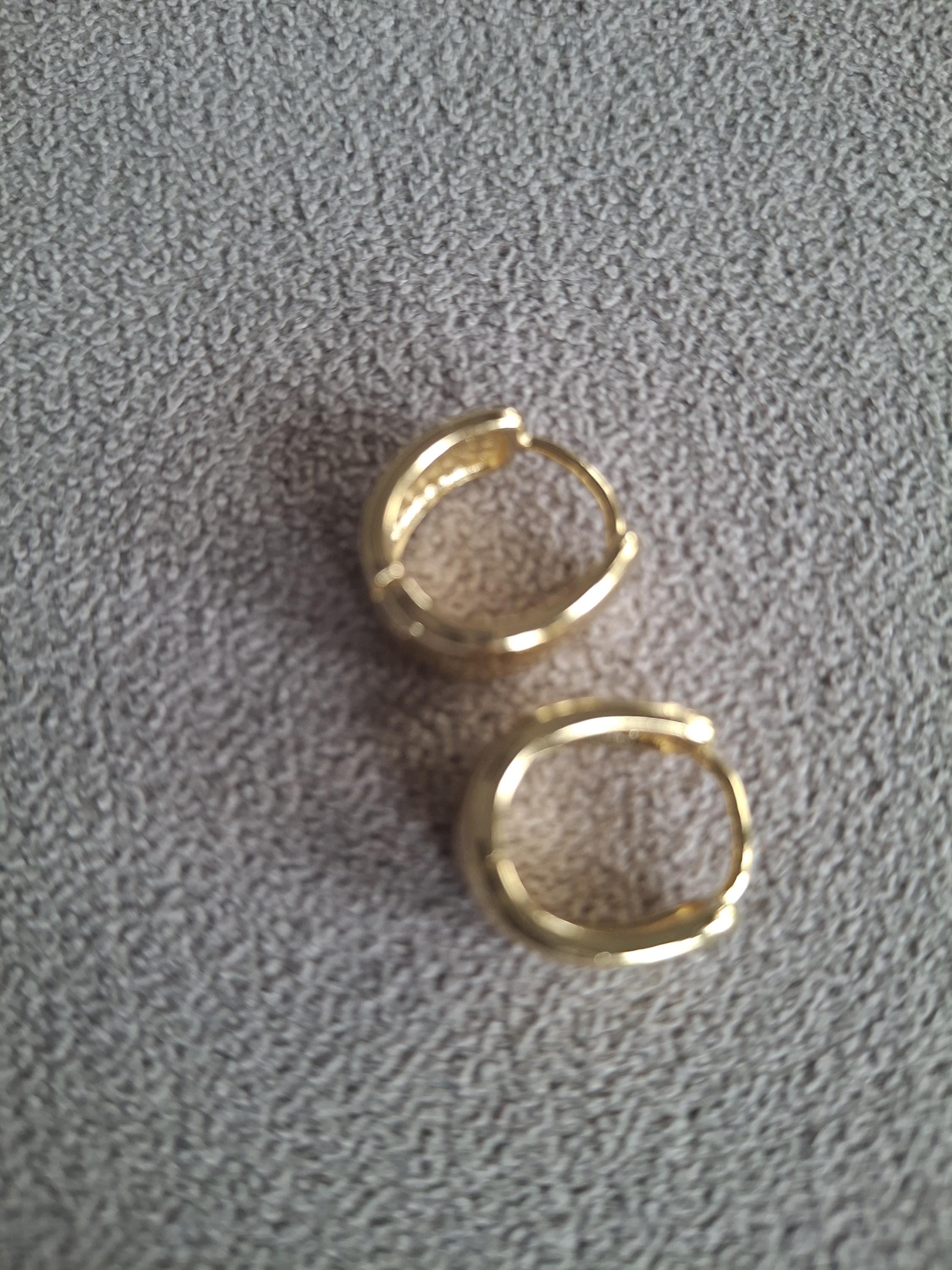 Gold women pendants