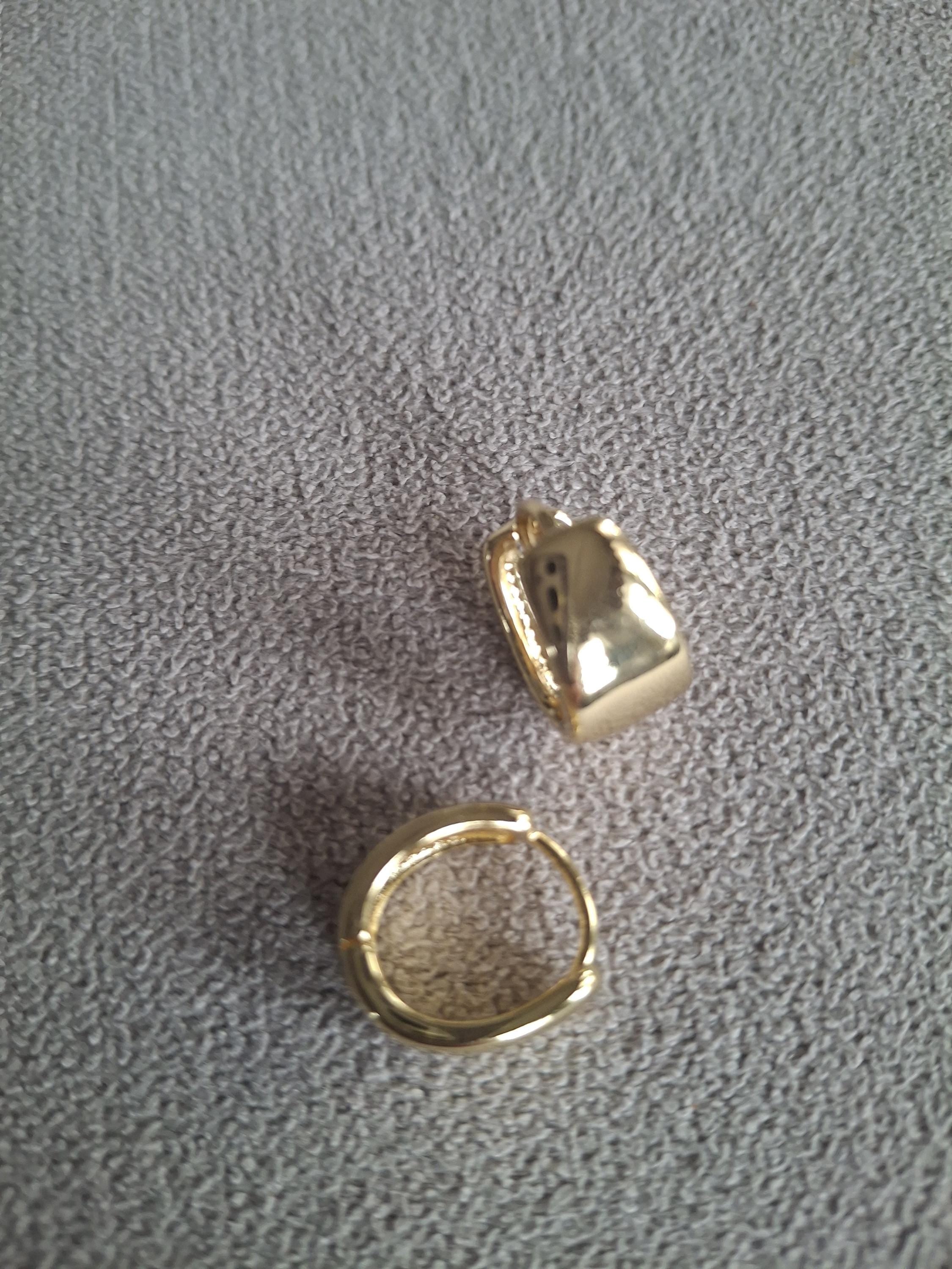 Gold women pendants