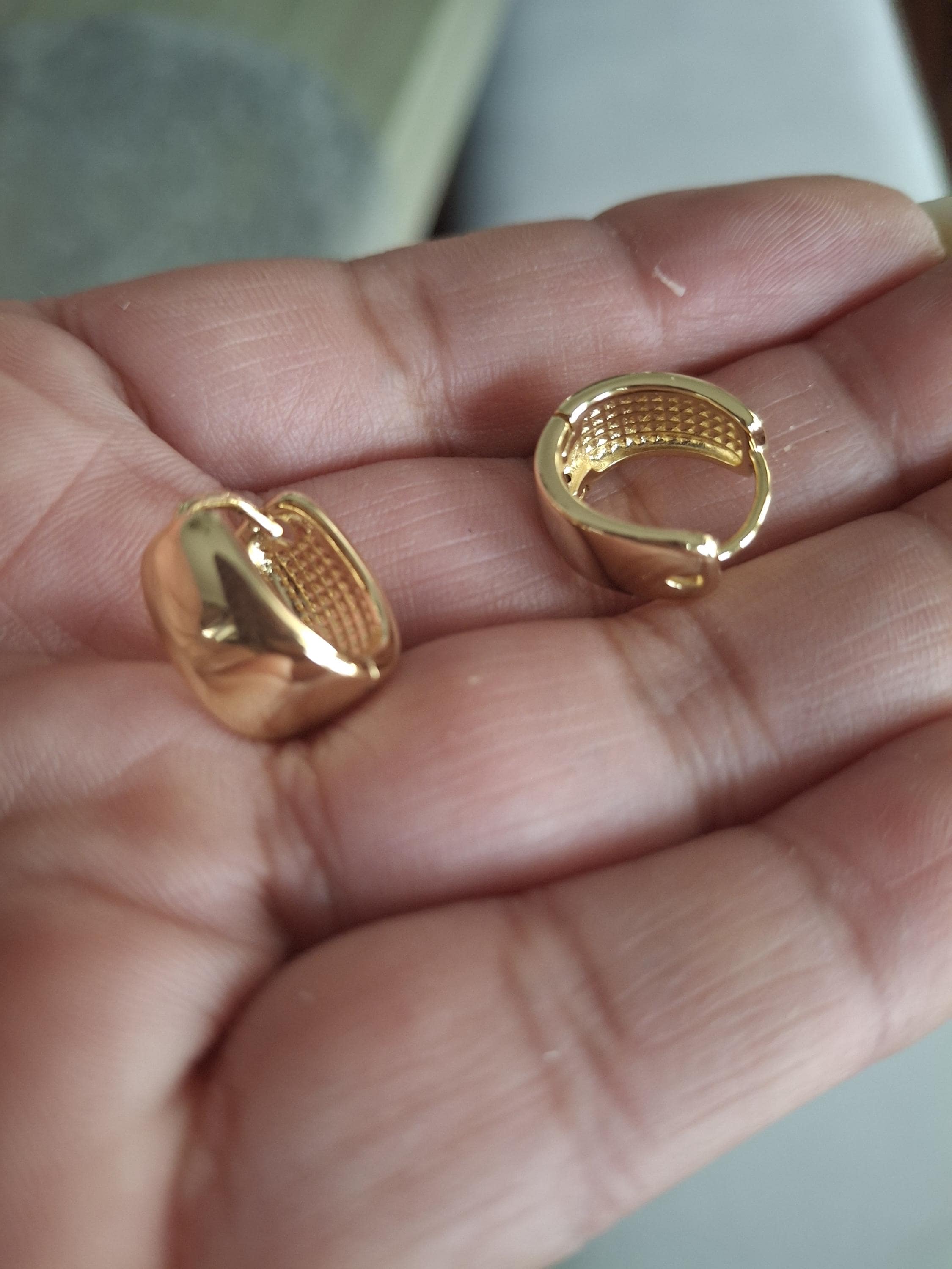 Gold women pendants