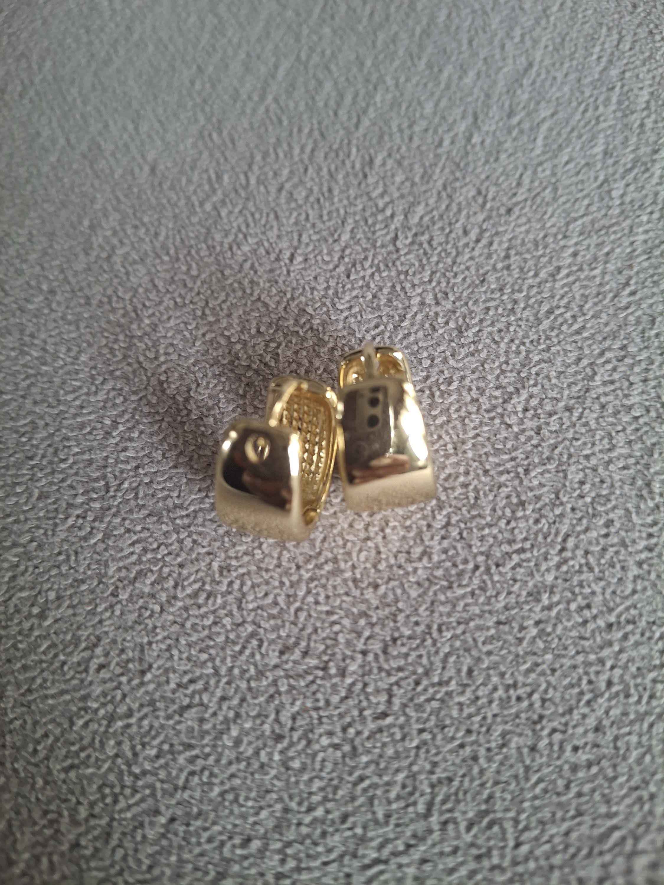 Gold women pendants