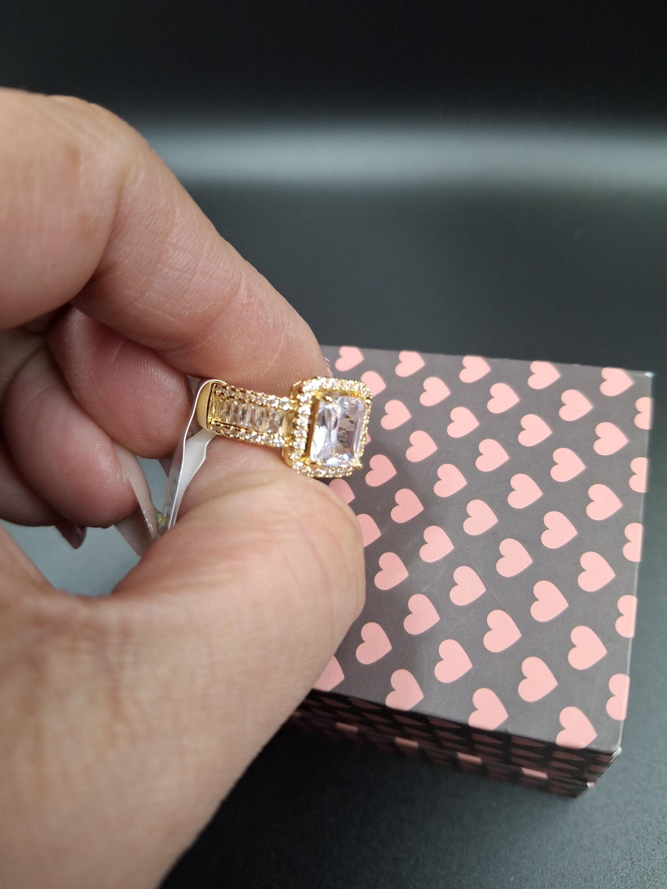 gold-diamond-stone-ring