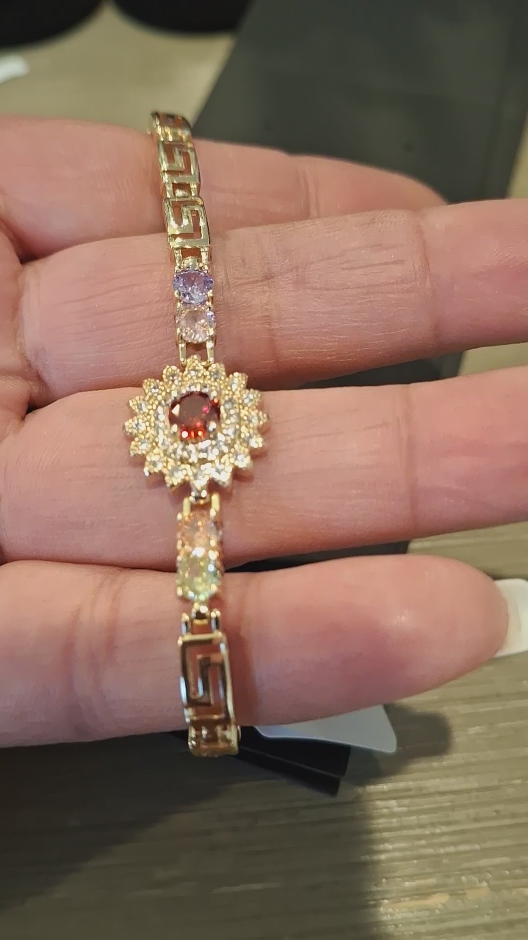 Gold flower colored bracelet