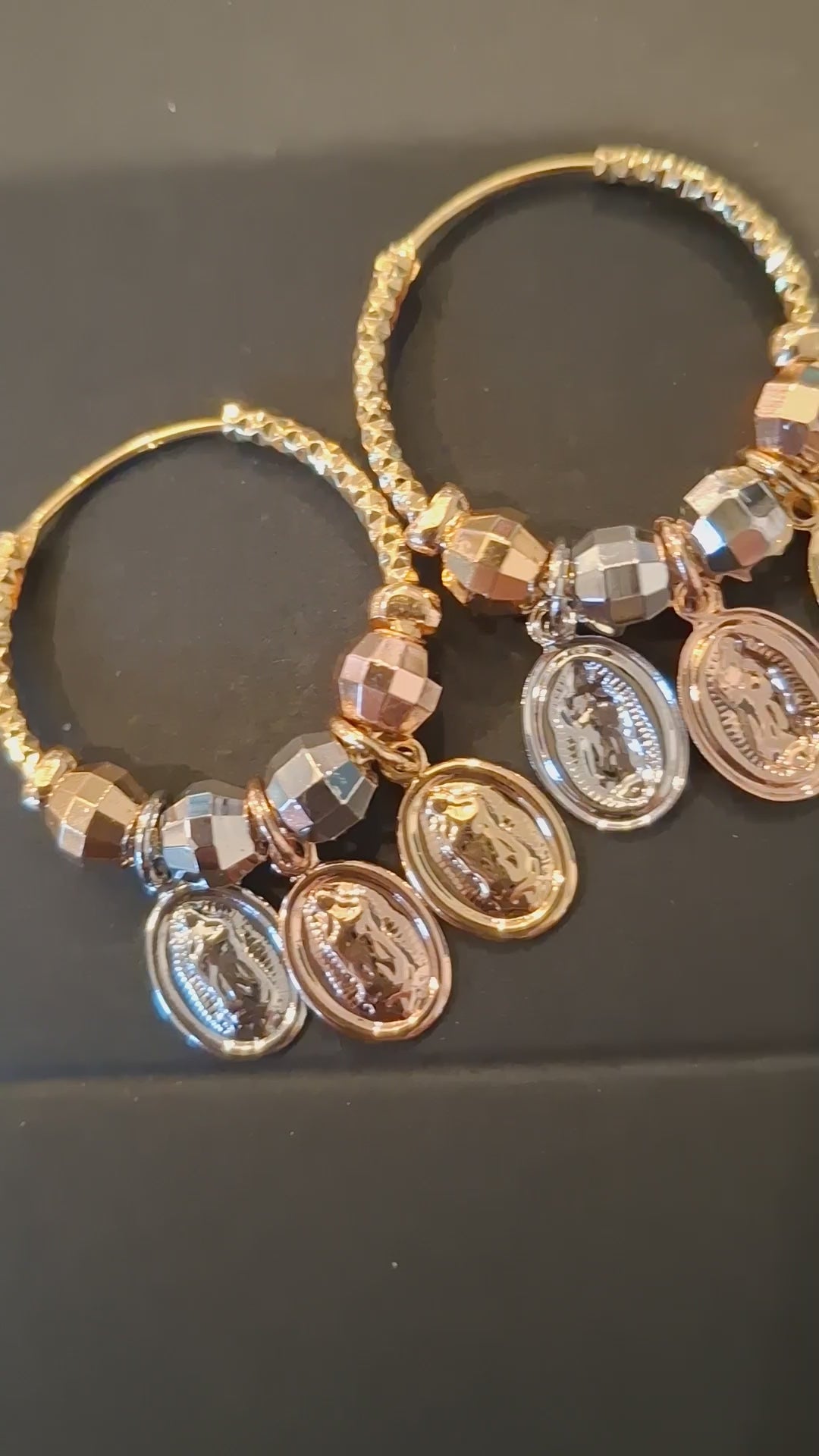 Three color arracadas with drops