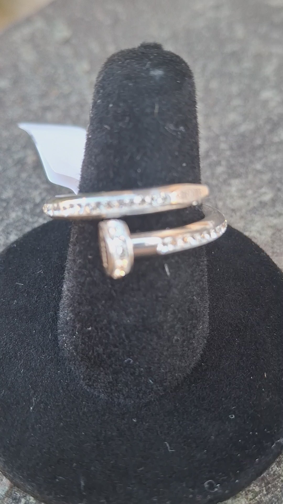 Clavo ring size adjustable