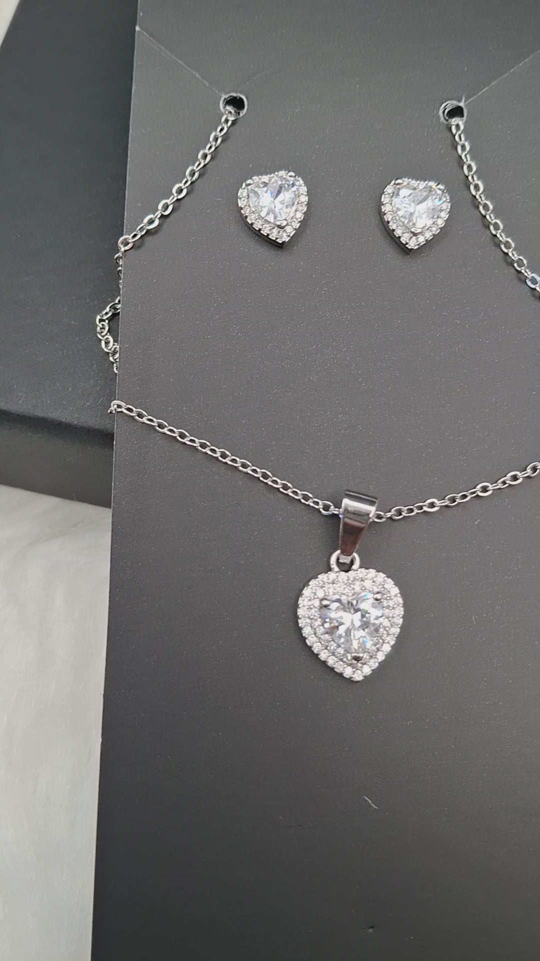 Silver heart diamond set ♥️