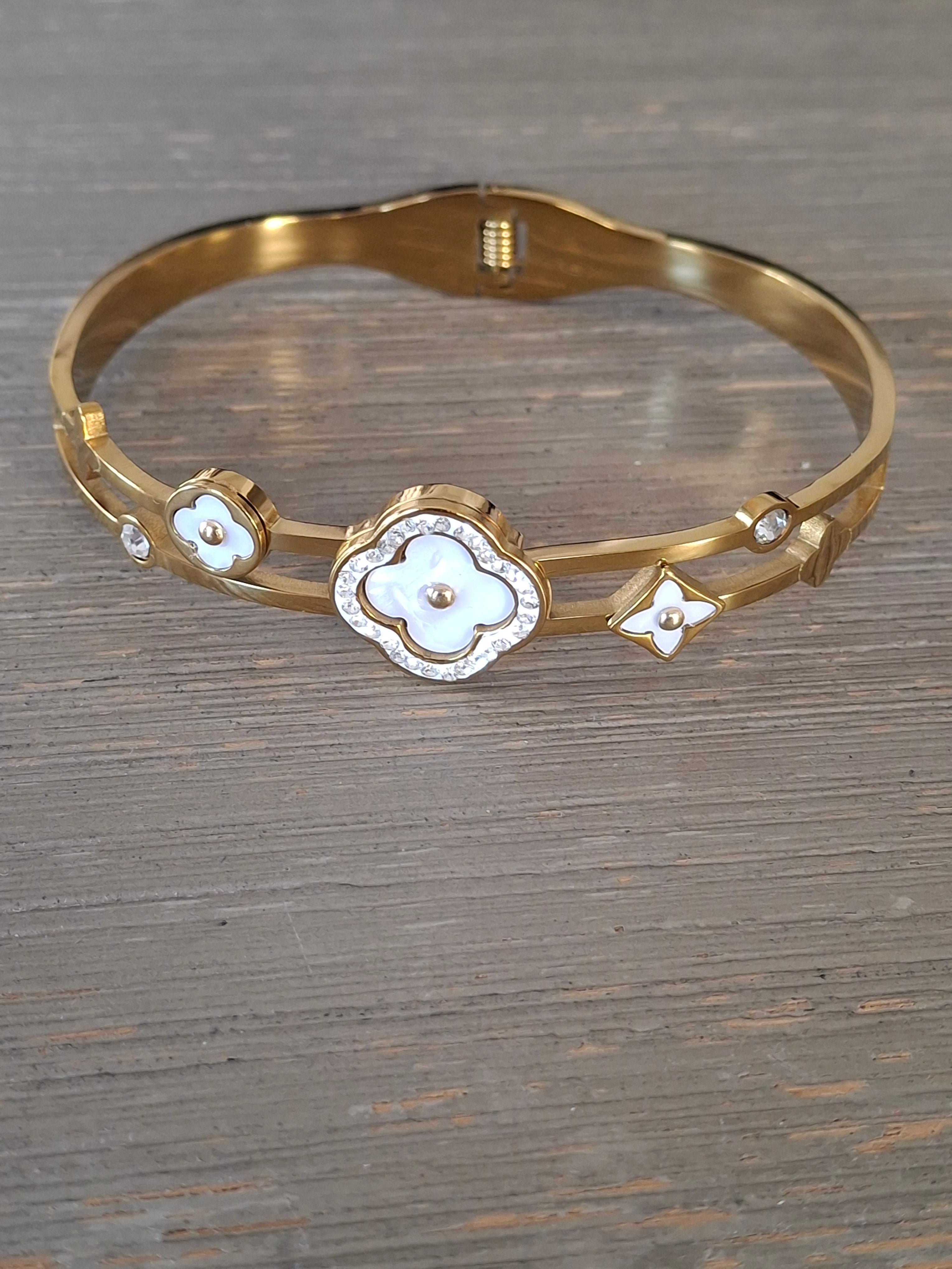 white-flower-bangle