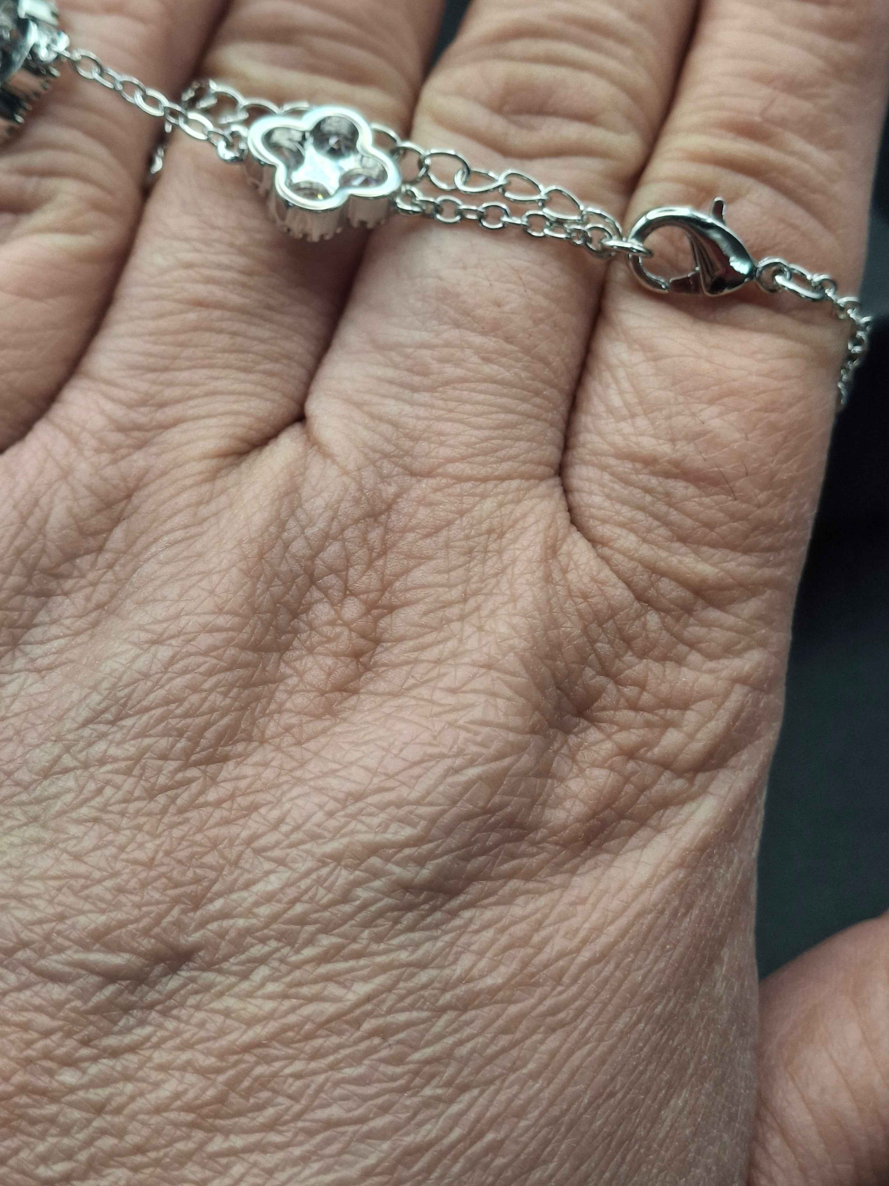 Stainless steel flower bracelet