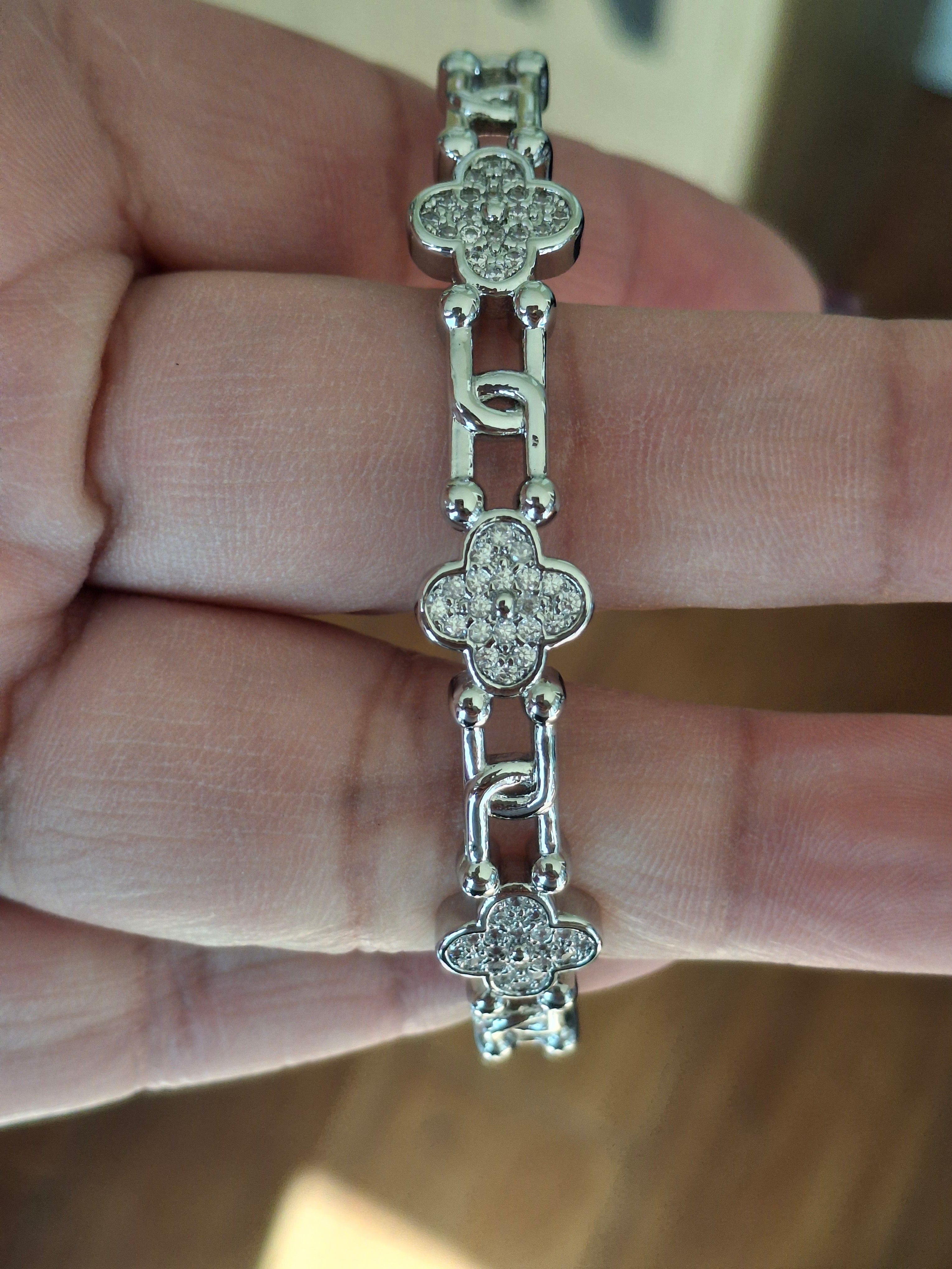Silver plated luxury flower bangle