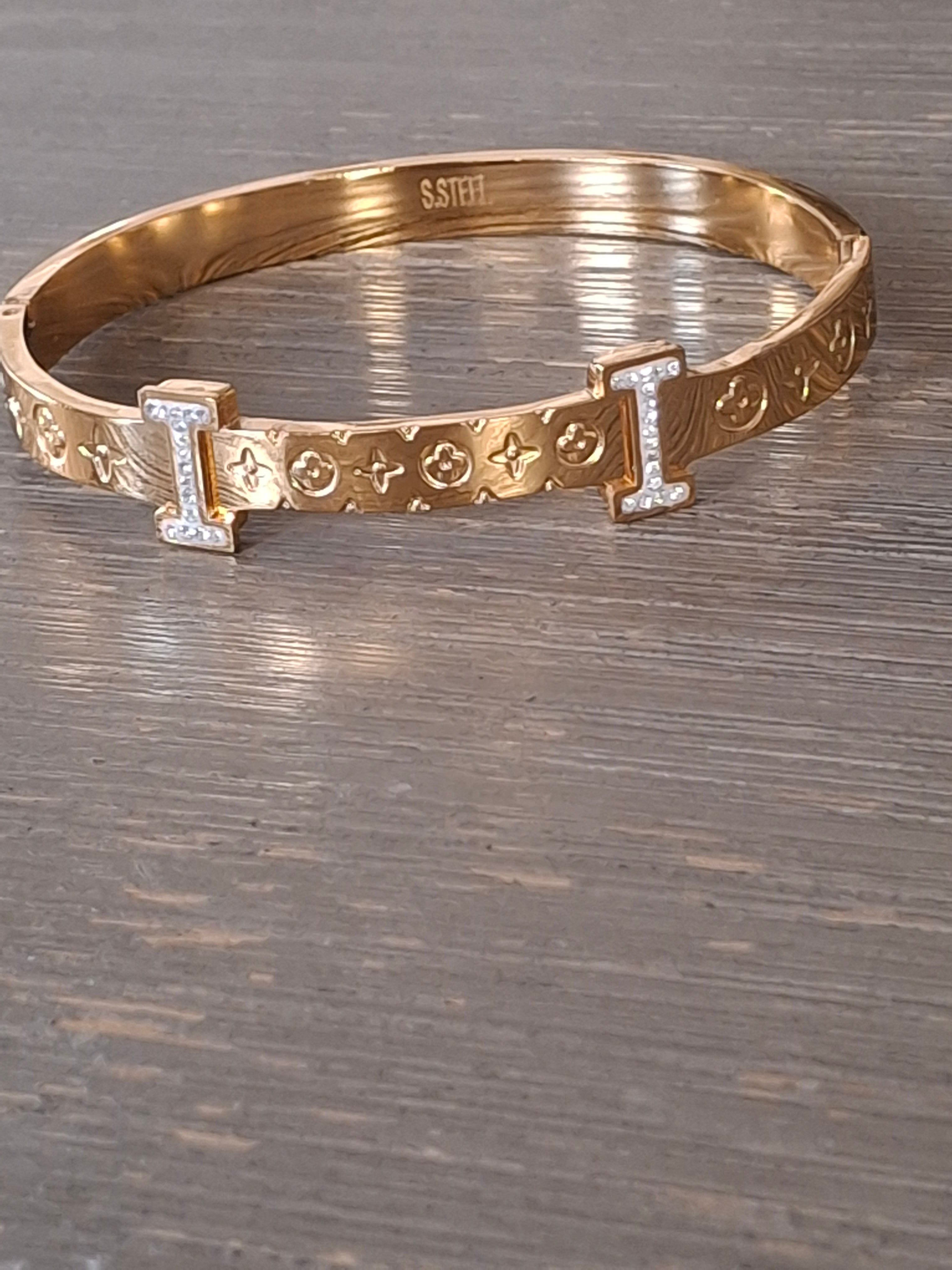 Deluxe flower bangle