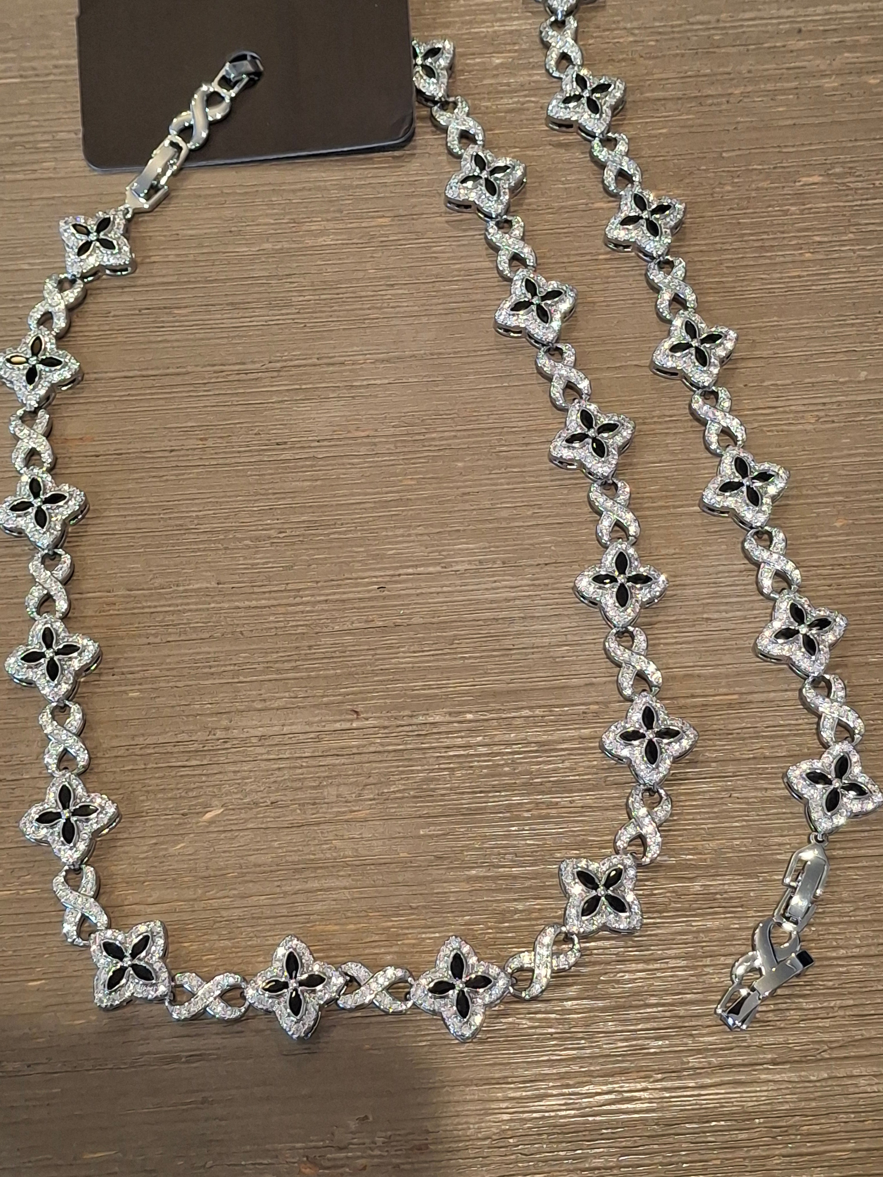 BLACK/ SILVER FLOWER SET