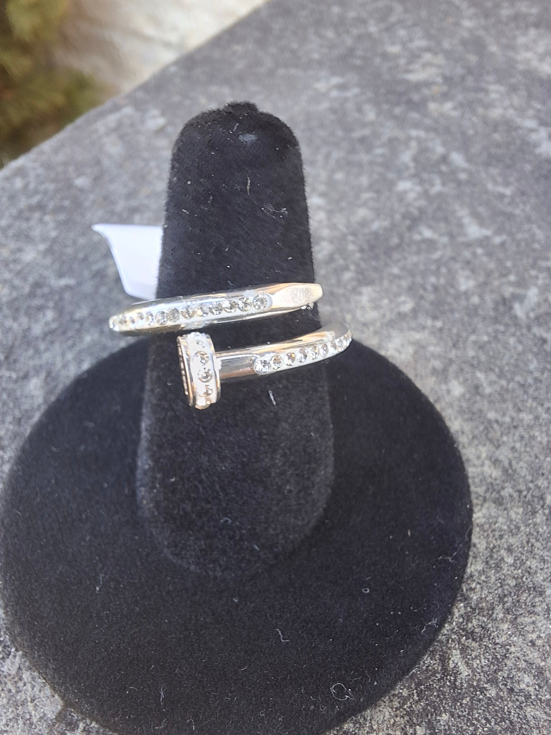 Clavo ring size adjustable