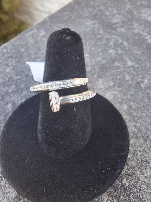 Clavo ring size adjustable