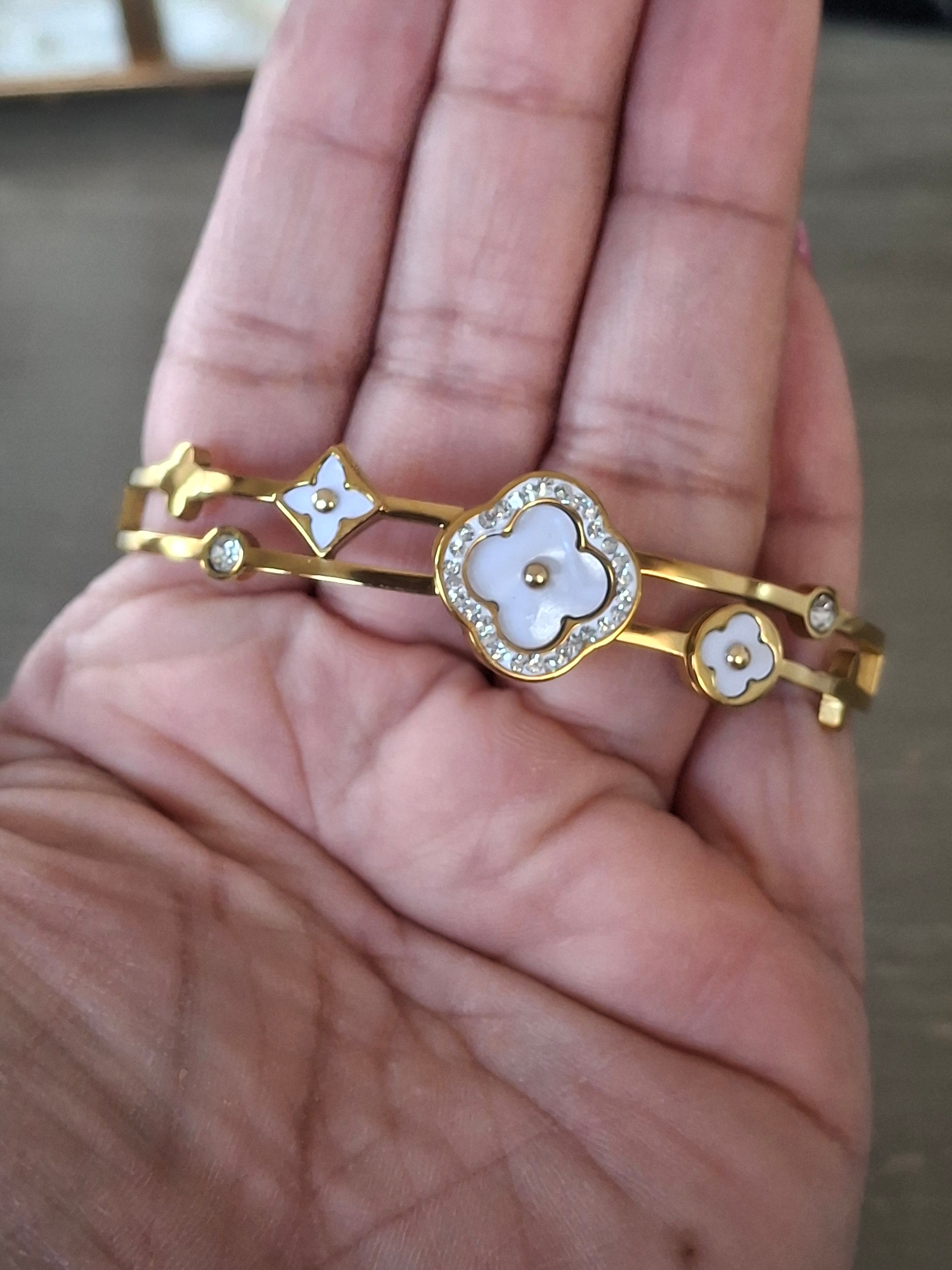 White flower bangle