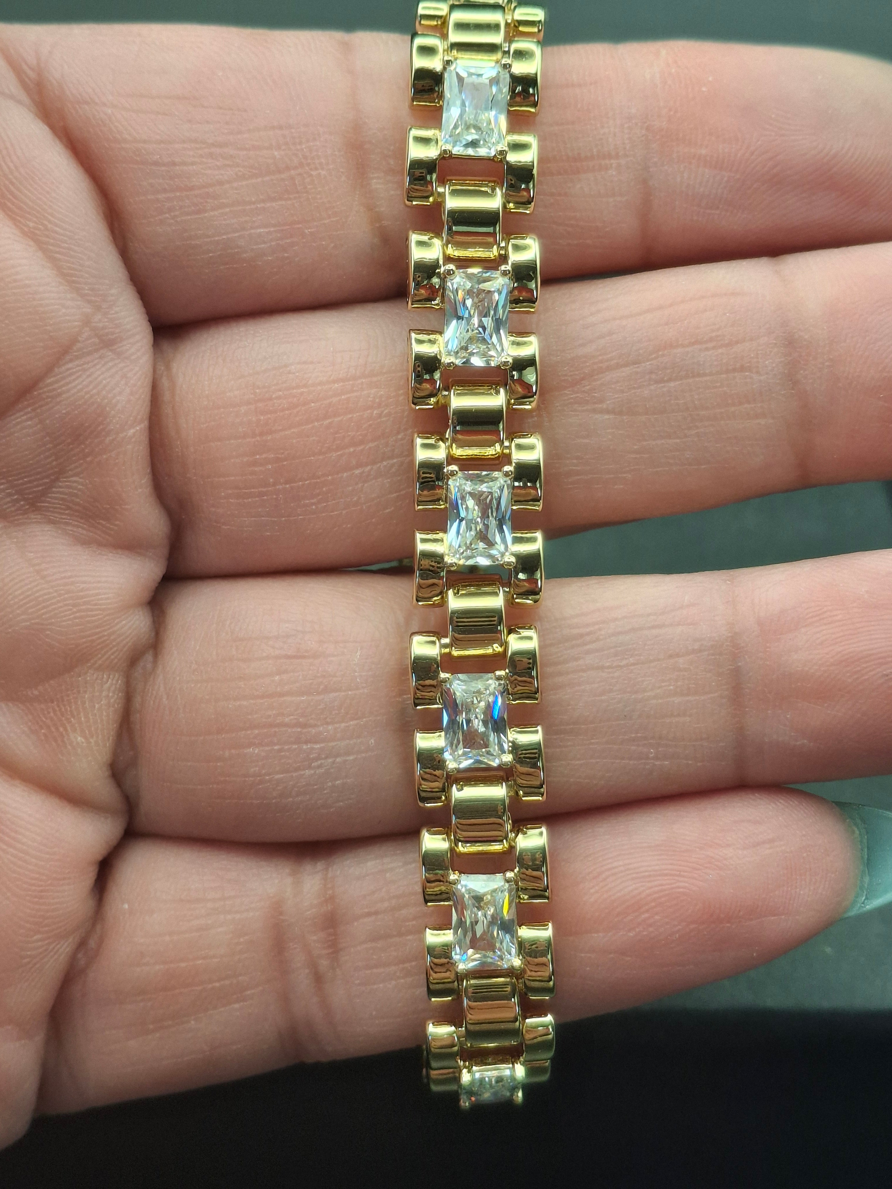 Expandable gold square diamond bracelet