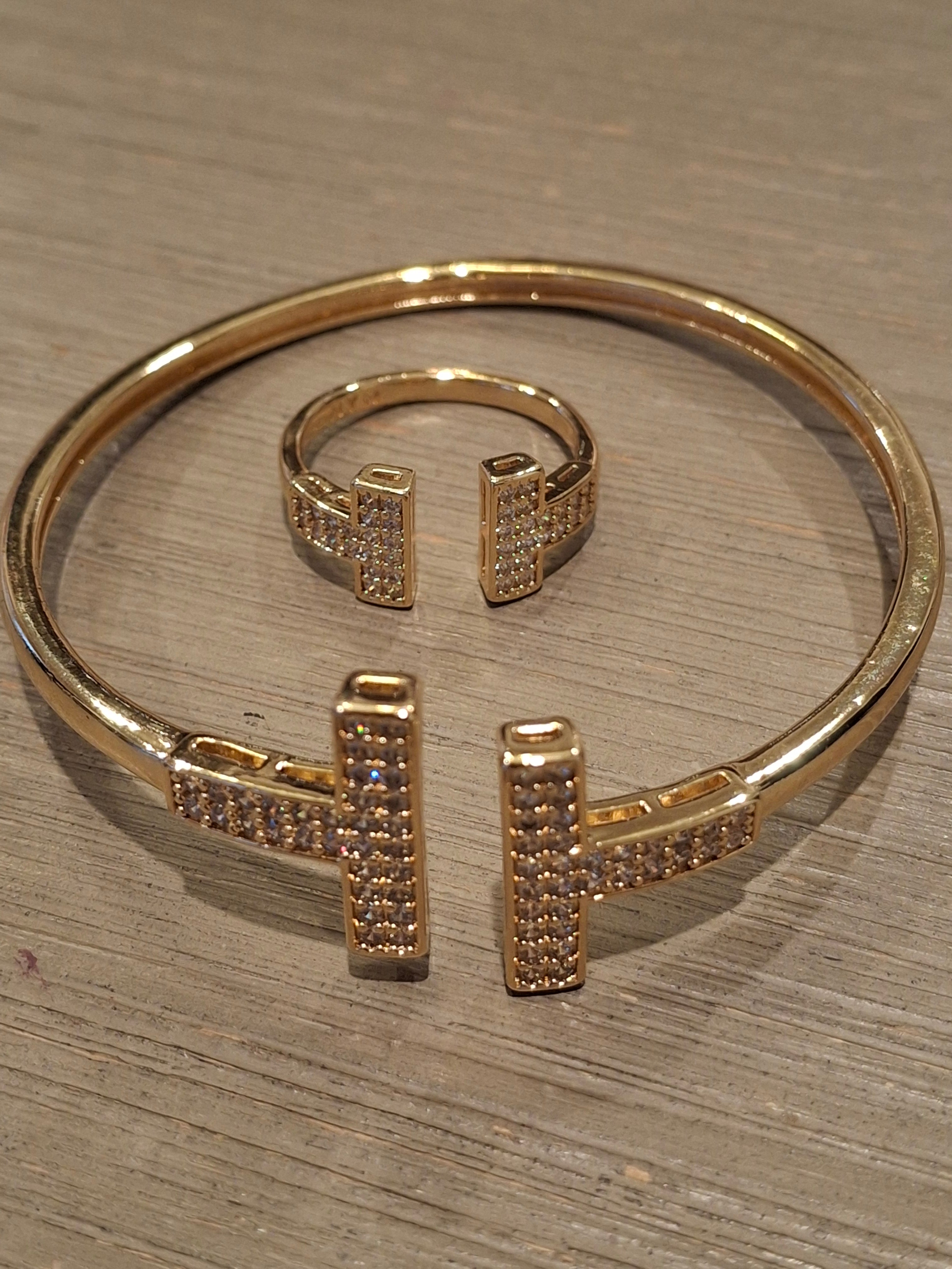 Gold T set