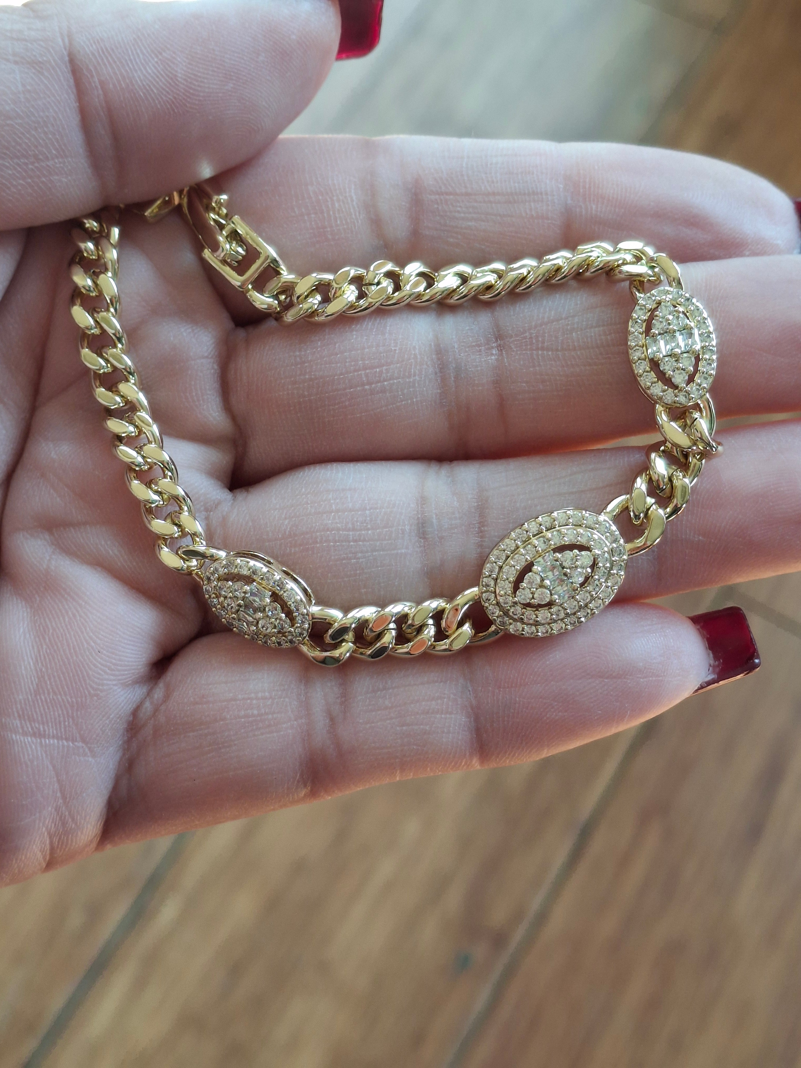 gold-diamond-bracelet