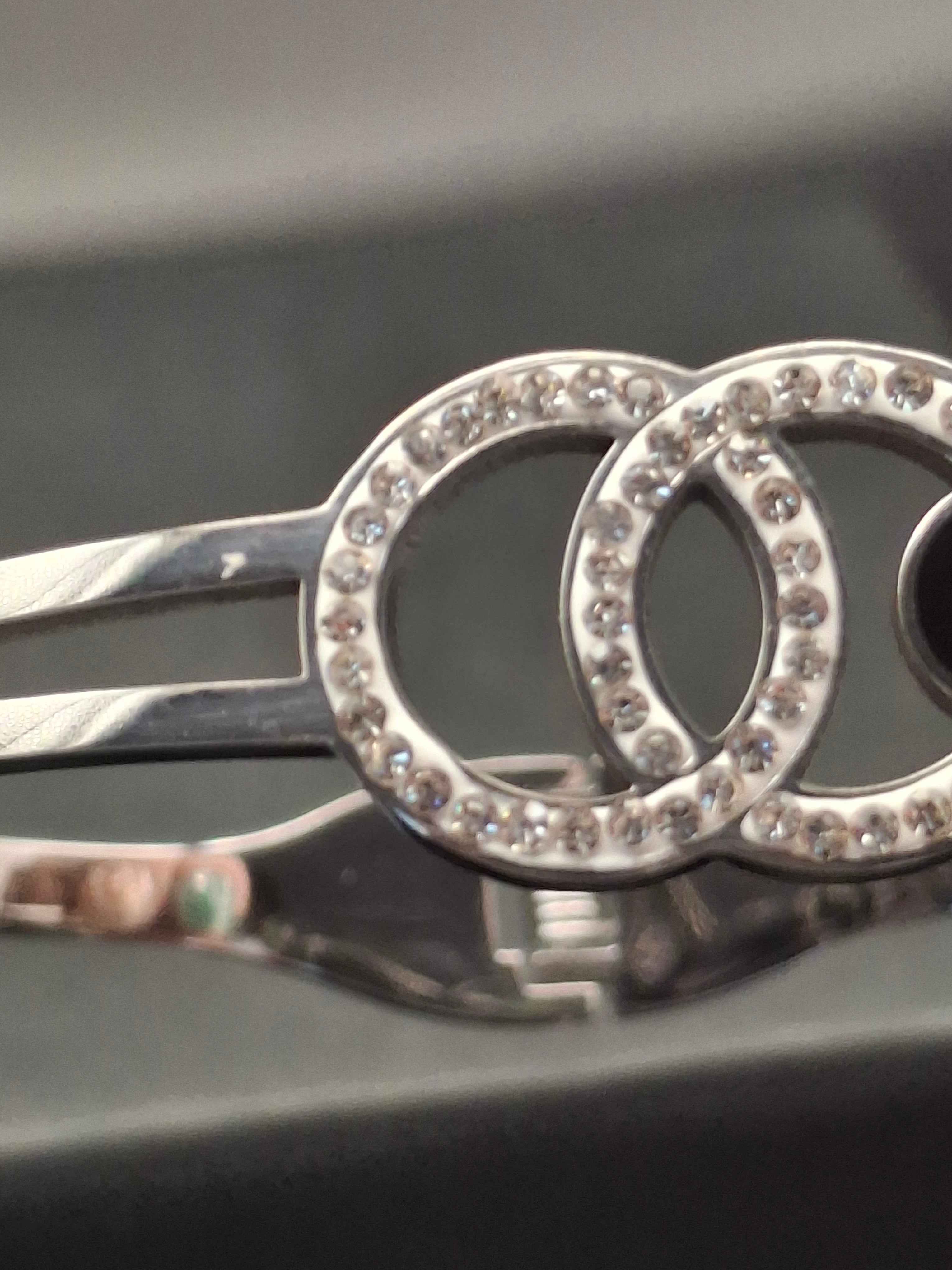 Round black/white bangle