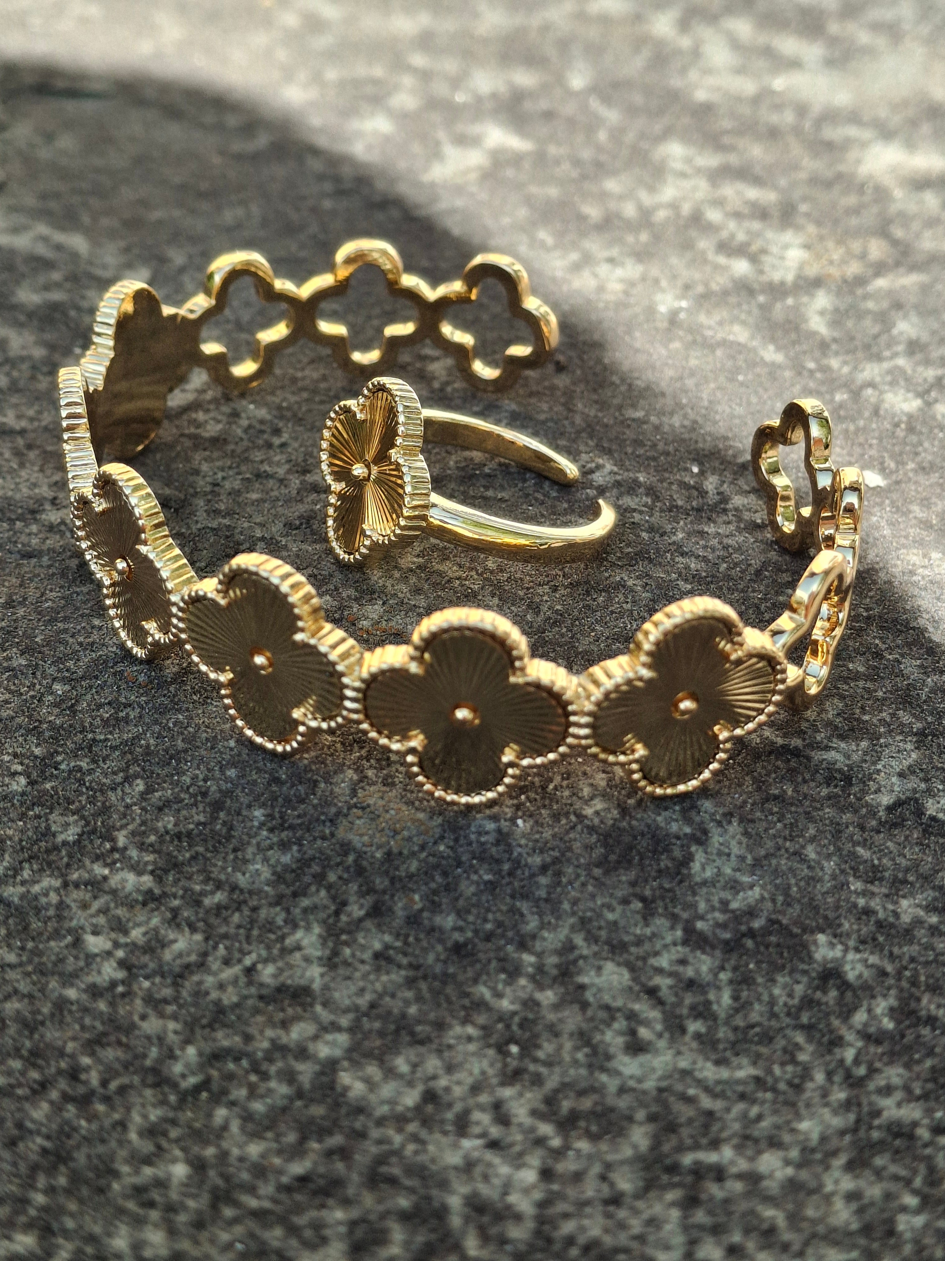 gold-bangle-flower-set