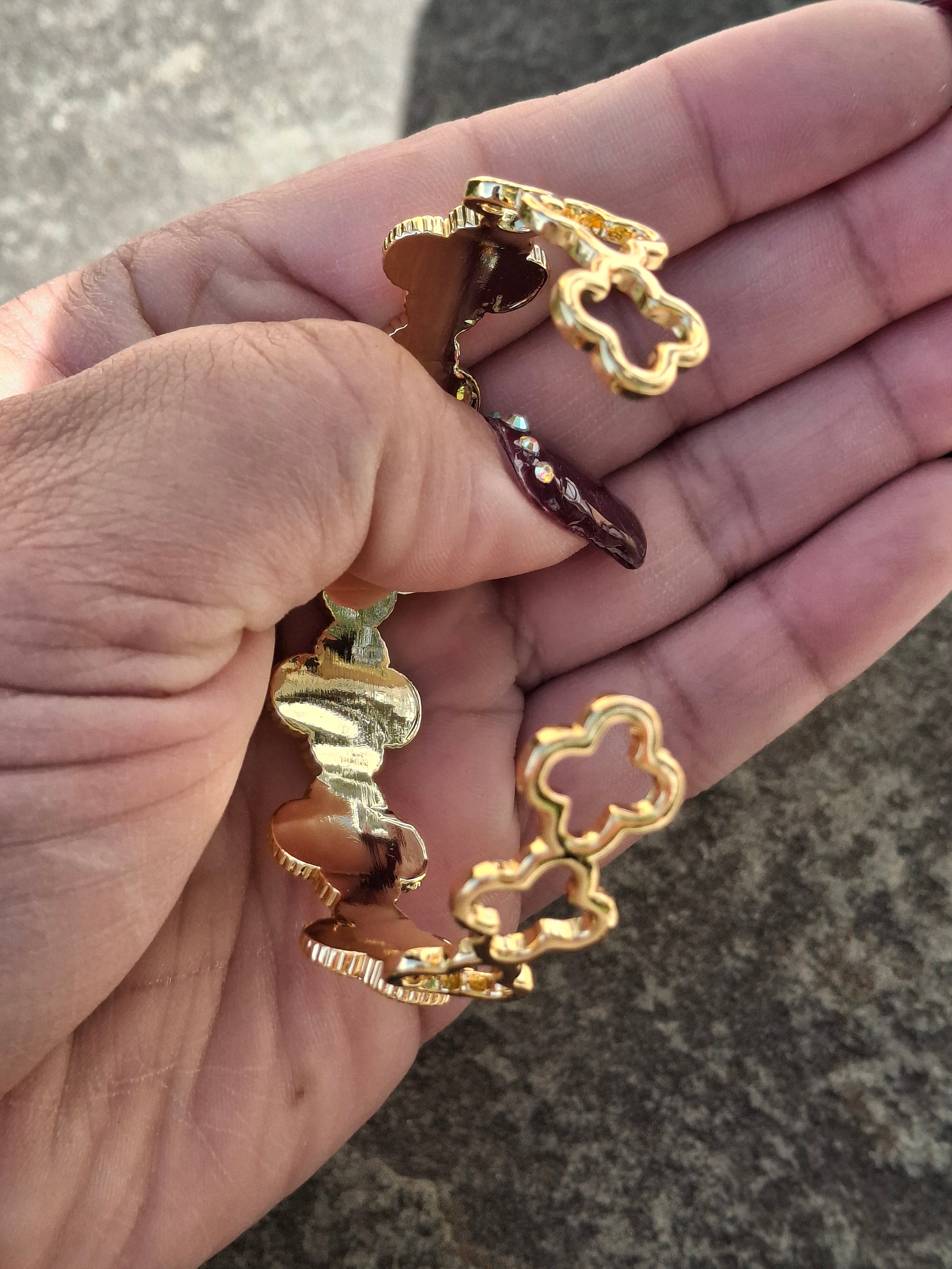 Gold bangle flower set