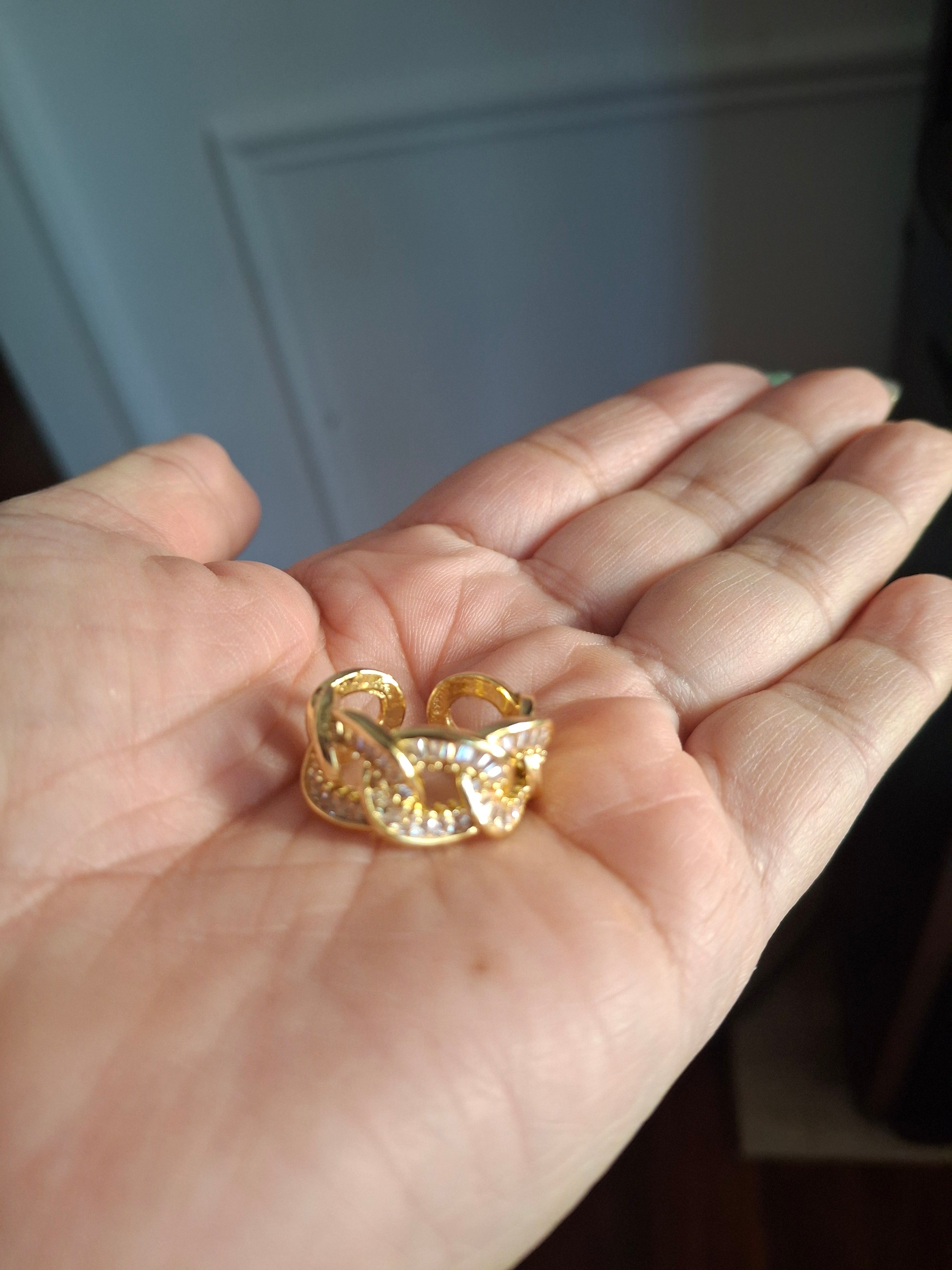 Adjustable gold ring