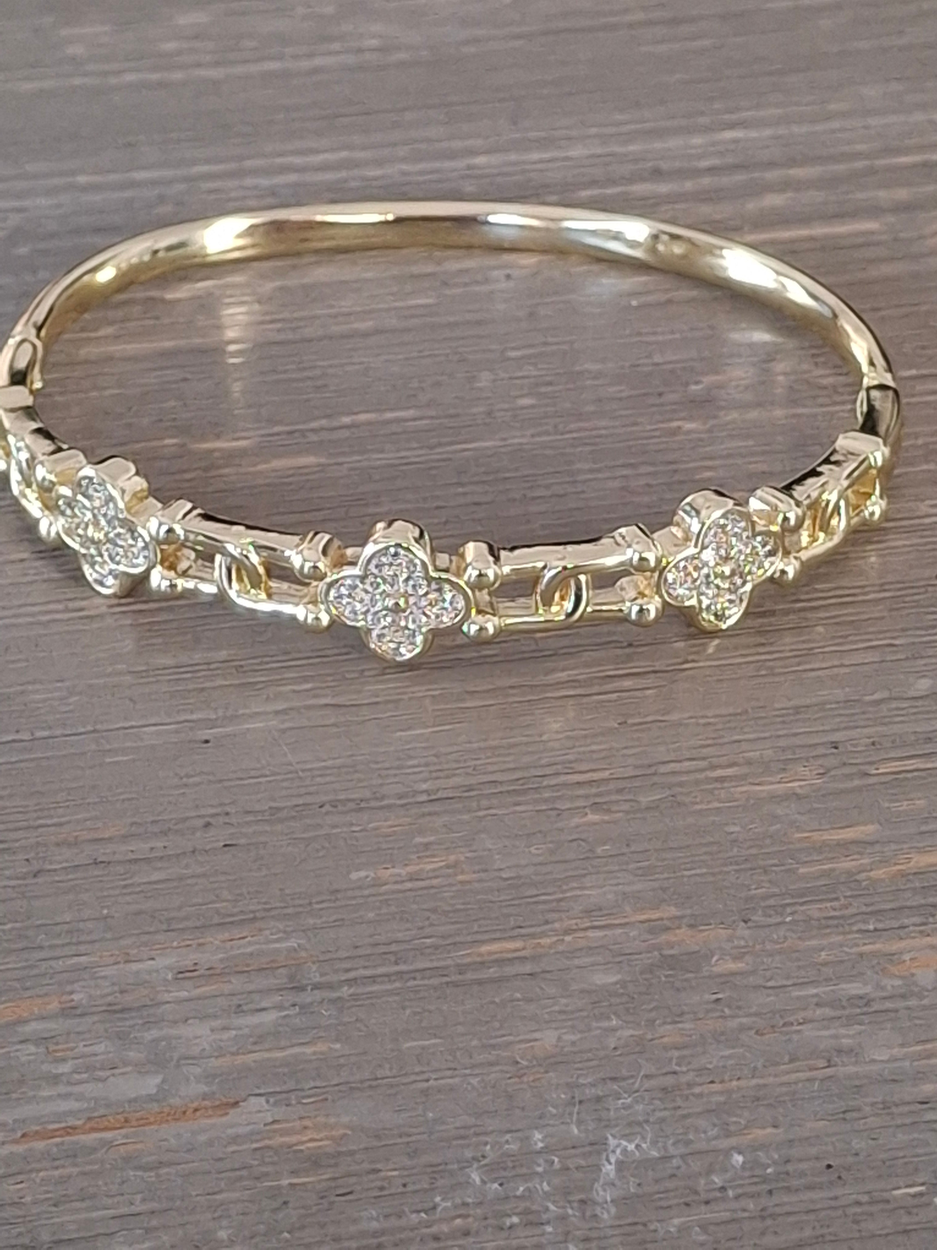 Gold deluxe flower bangle