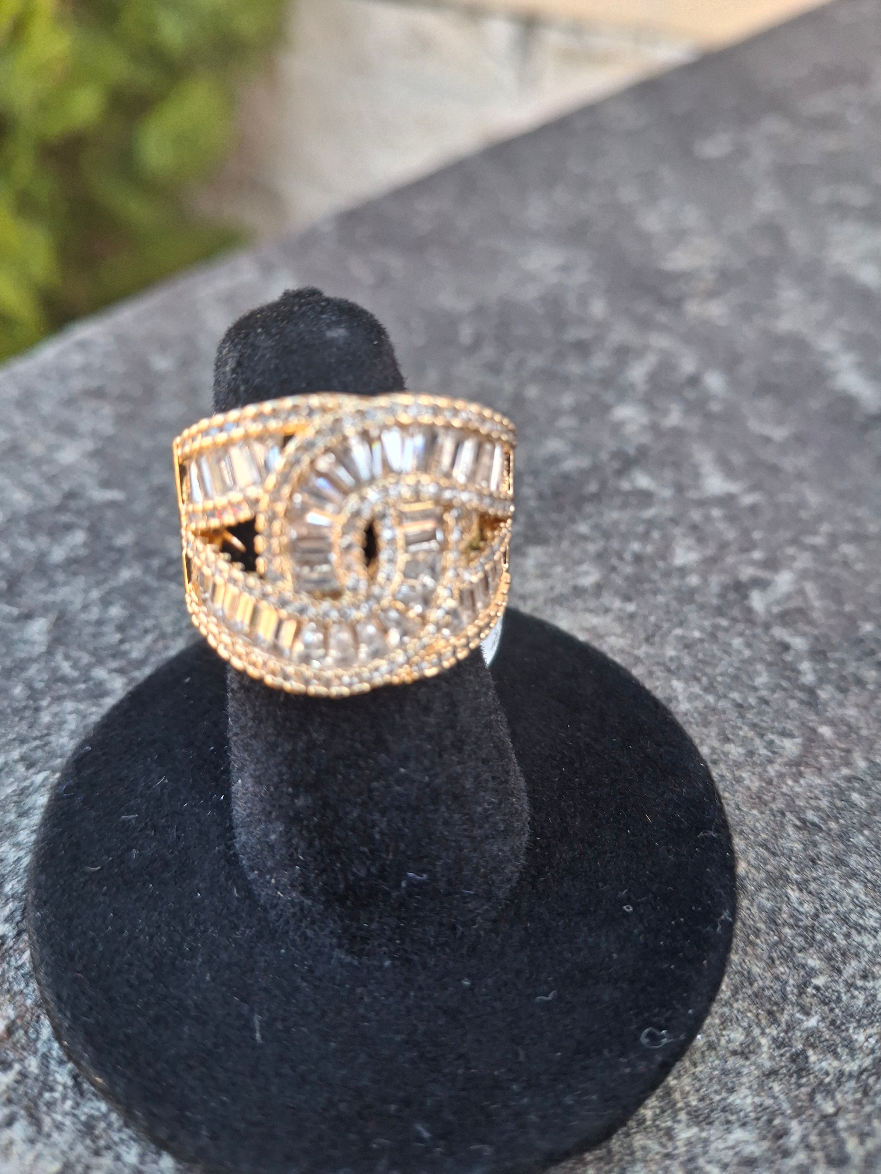 Big ring gold diamond