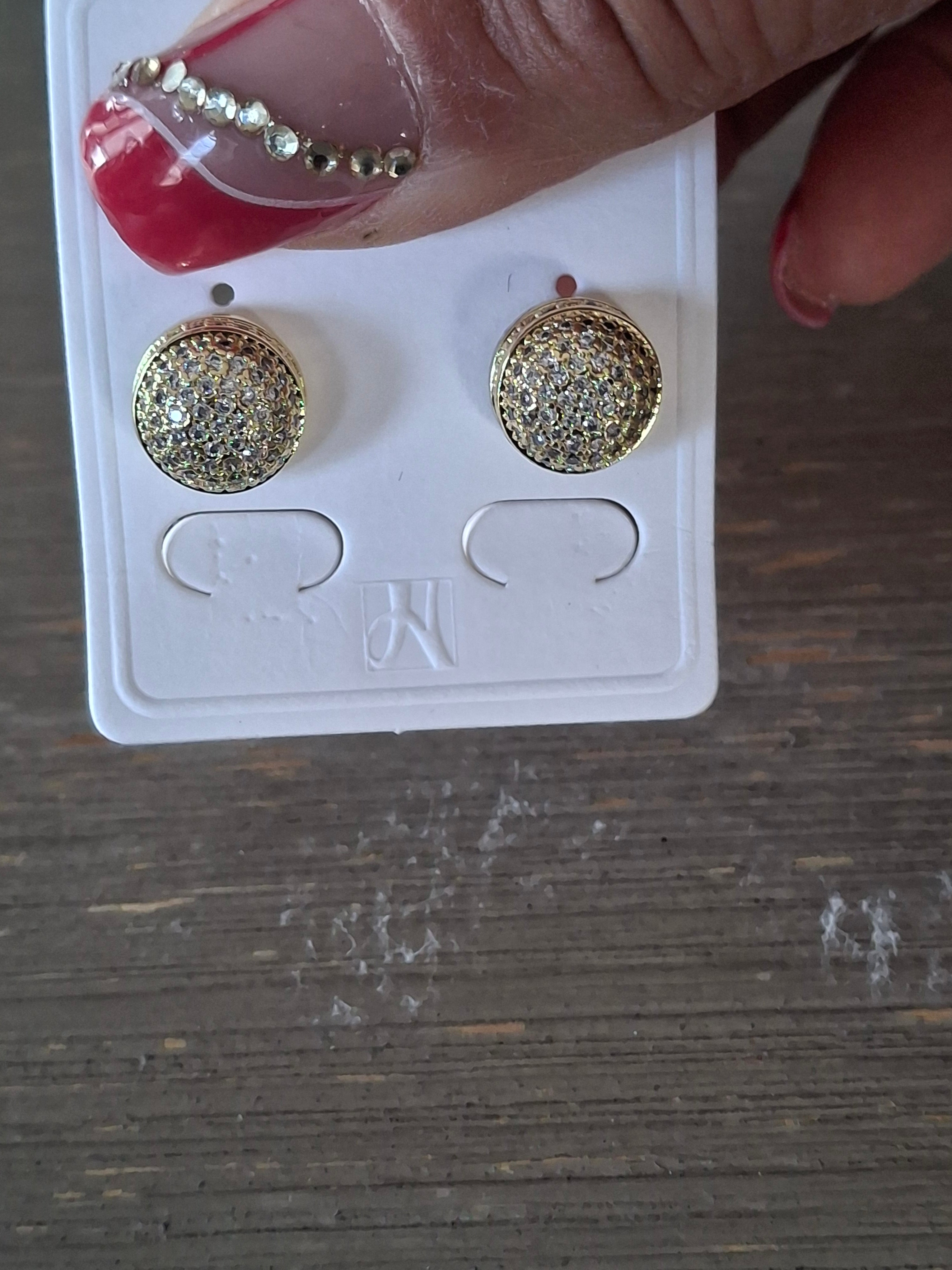 Little stud earrings