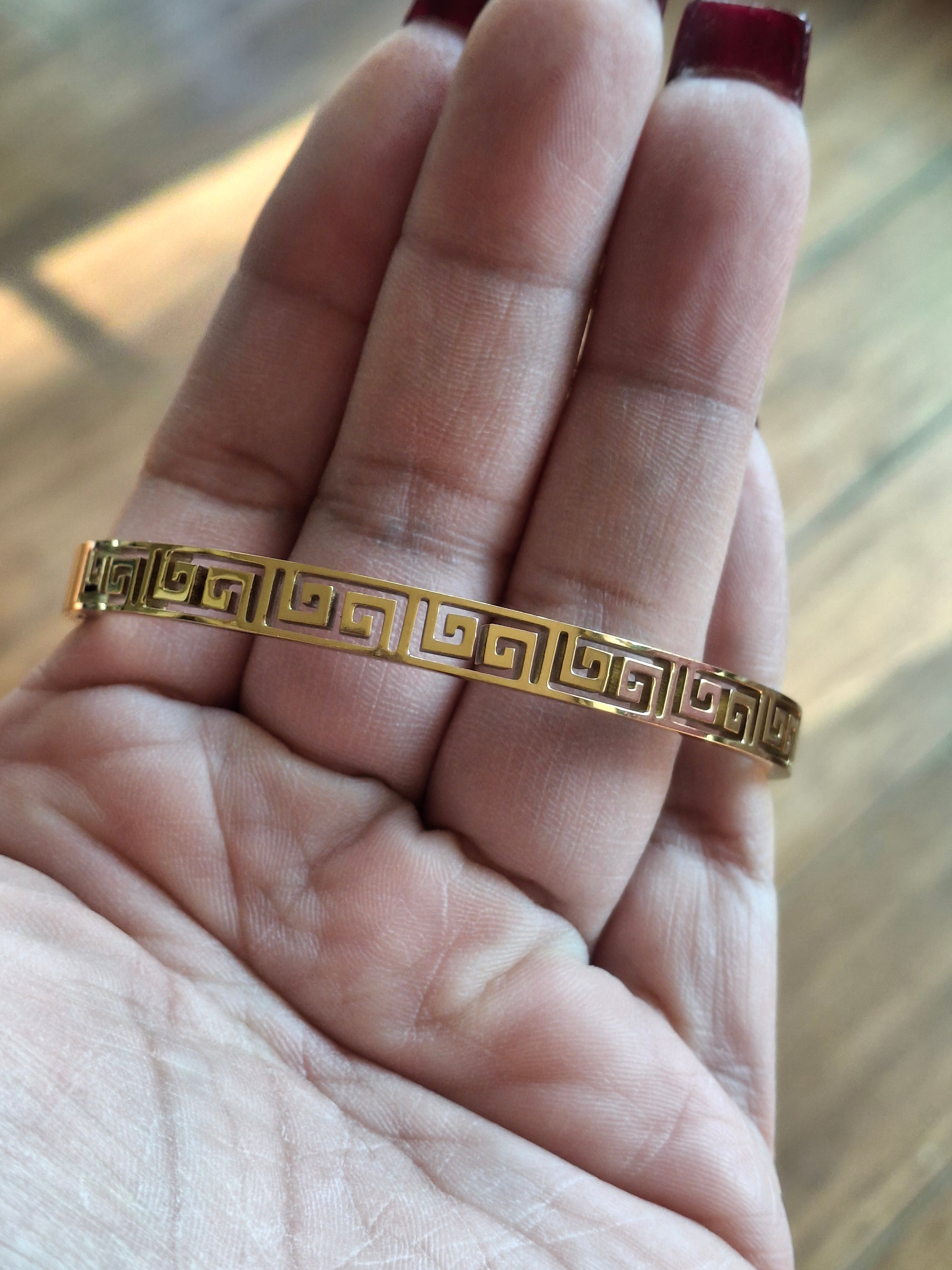 stainless-steel-gold-bangle