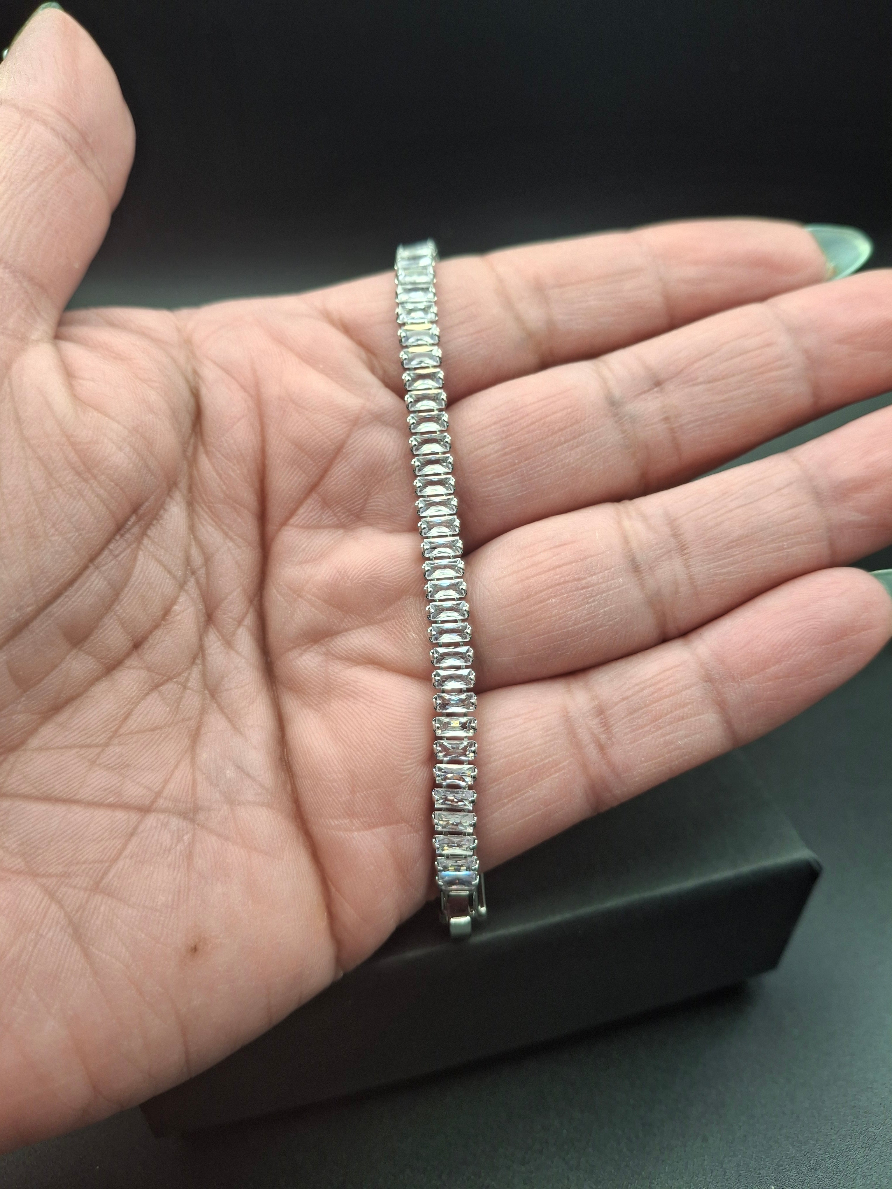 Little square silver shiny bracelet