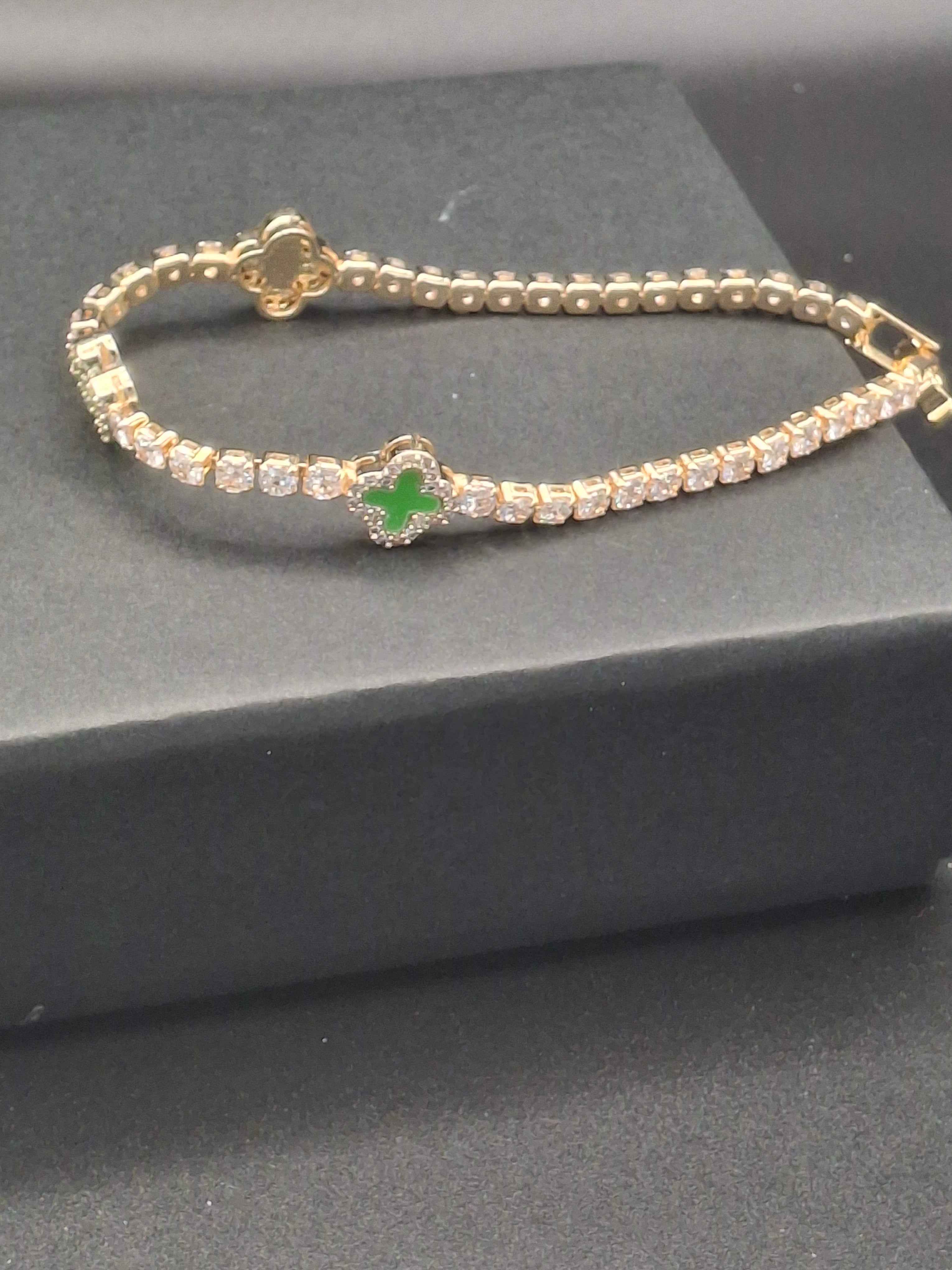 Luxury green flower bracelet