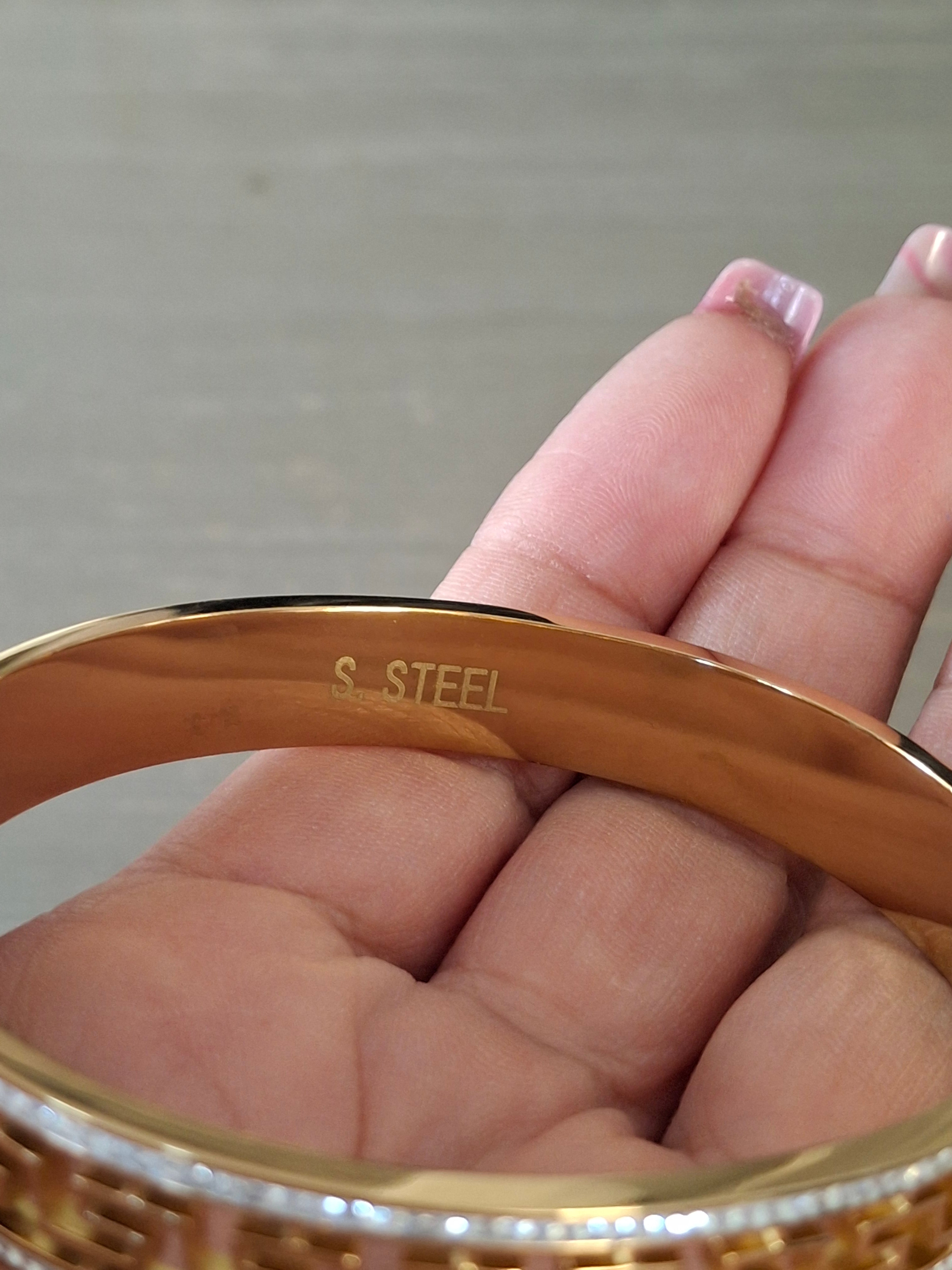 Deluxe gold stainless bangle