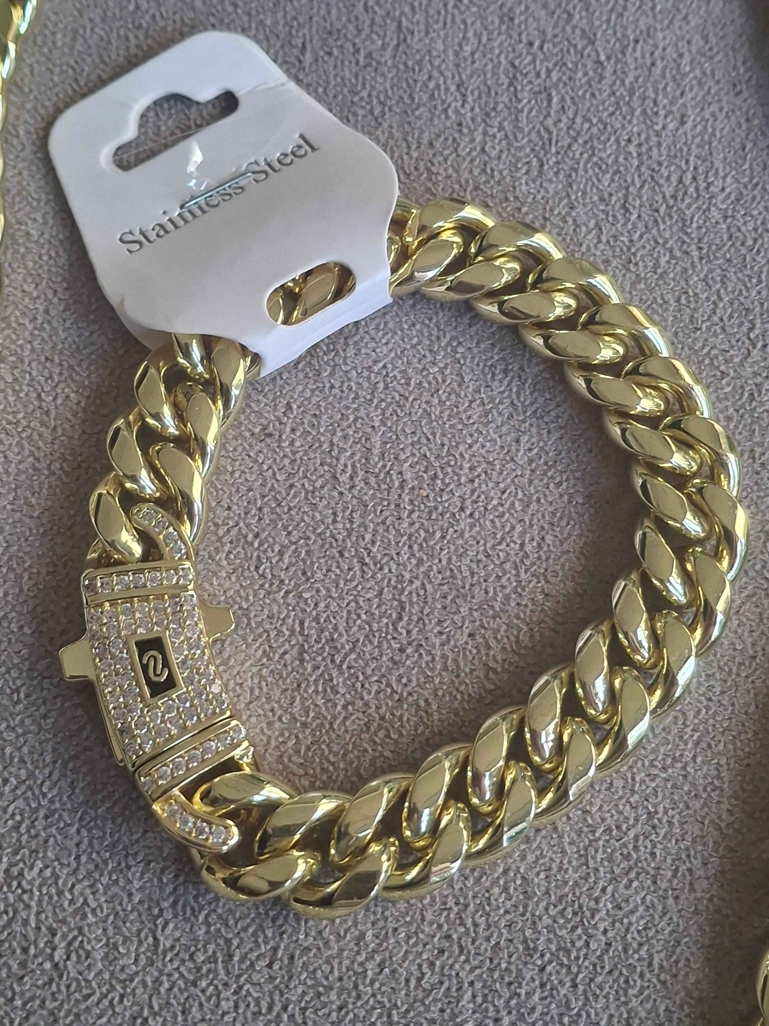 Cuban monaco set