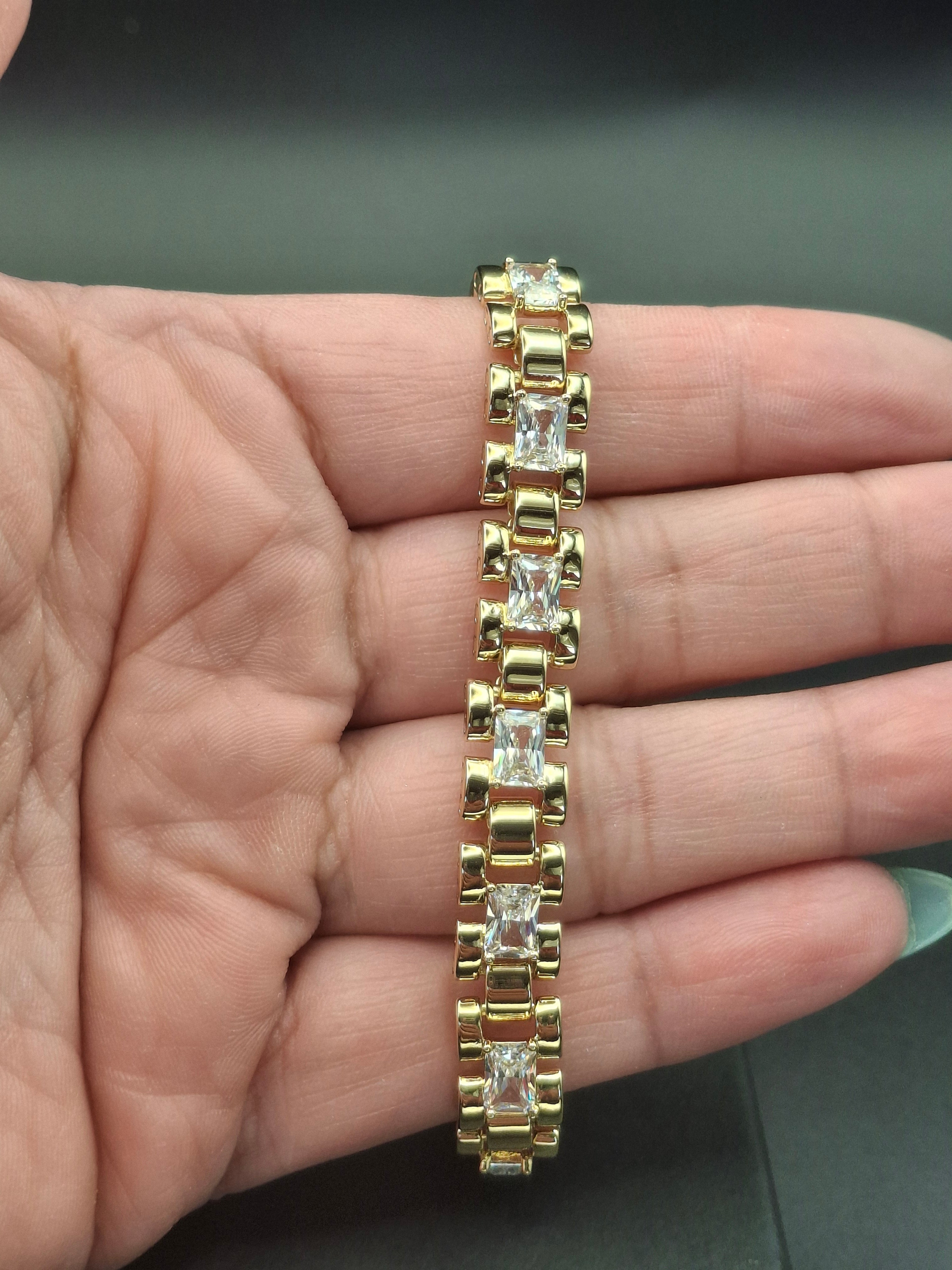 Expandable gold square diamond bracelet