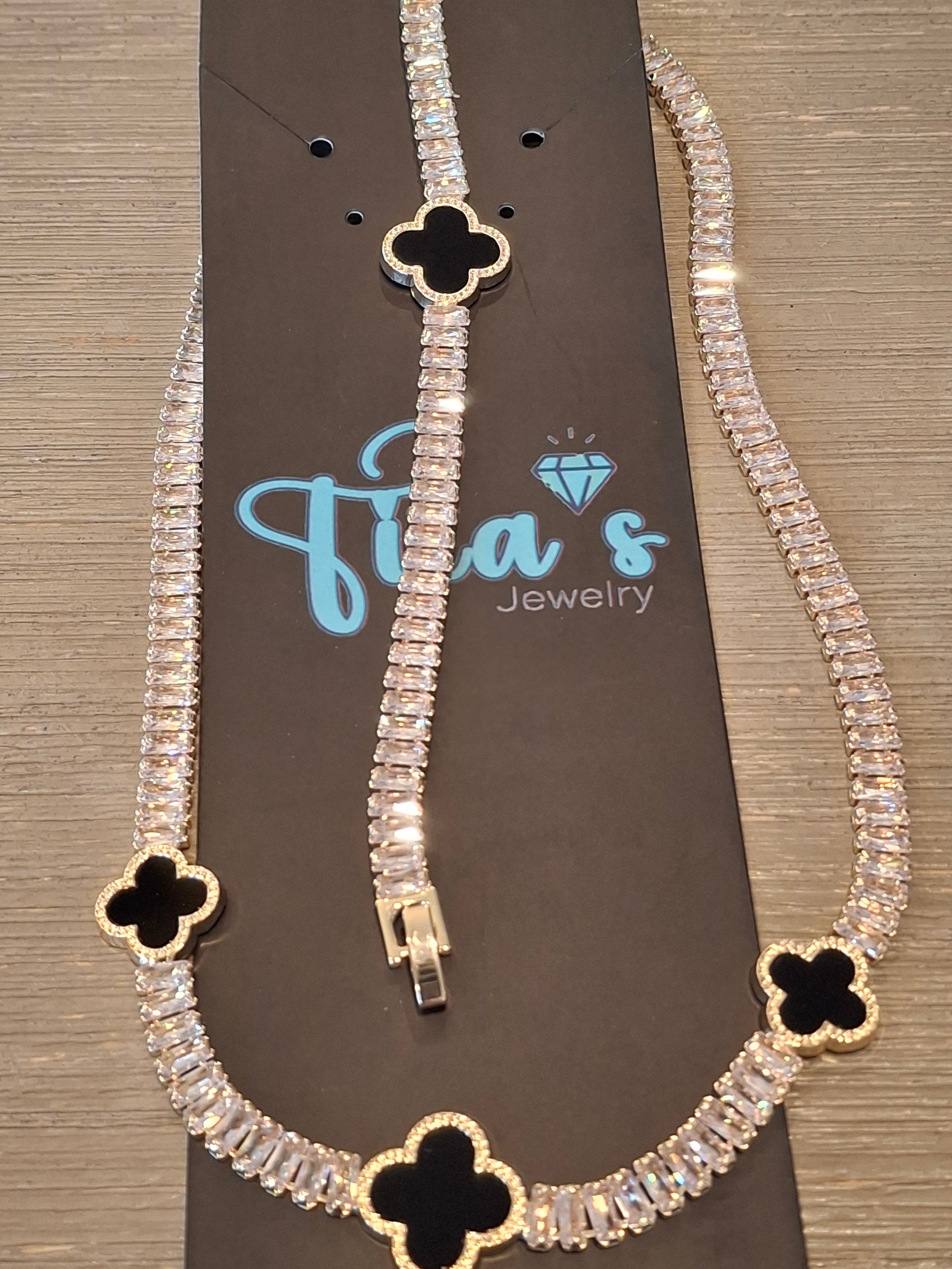 Luxury black trebol set