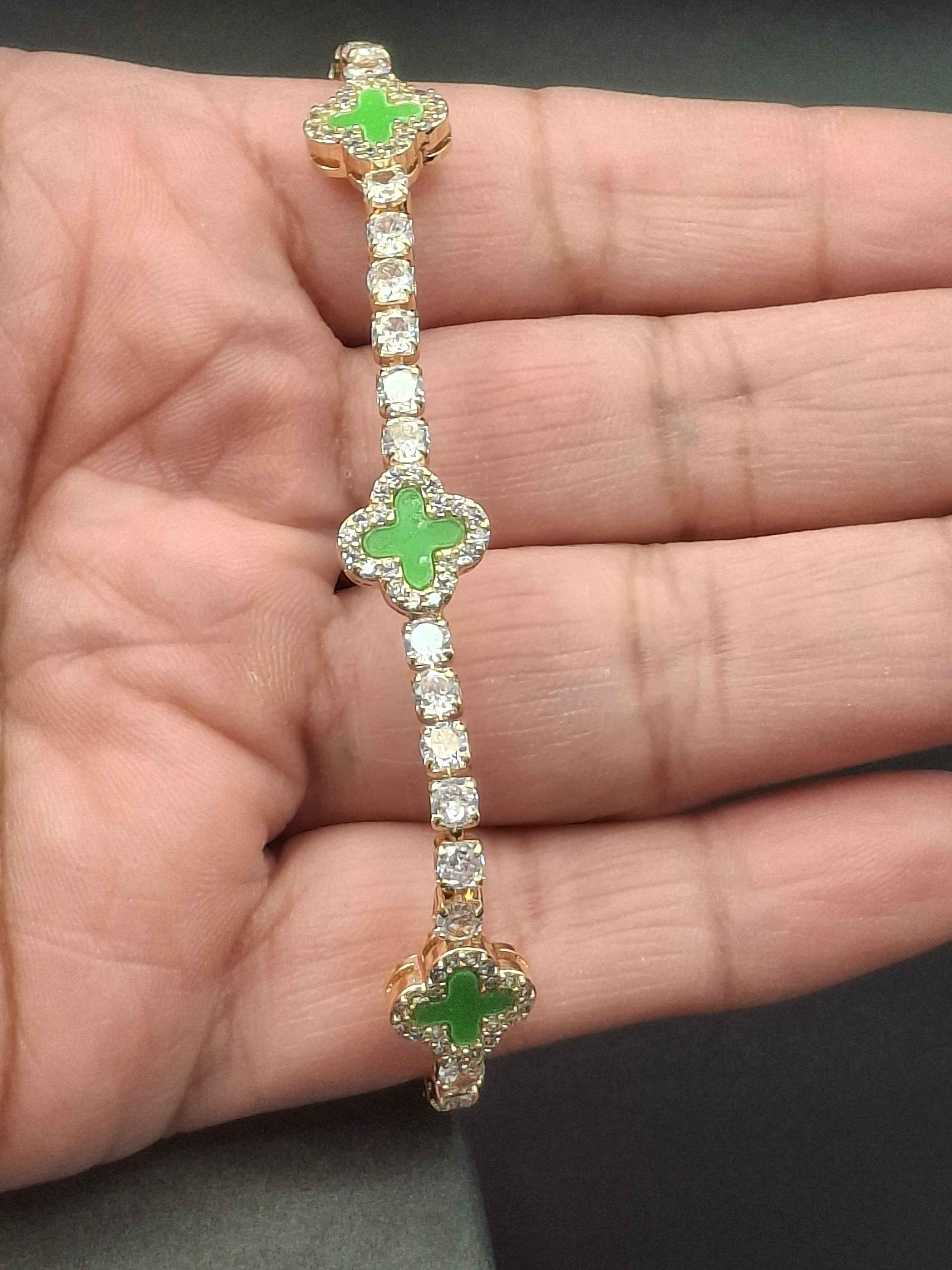 Luxury green flower bracelet