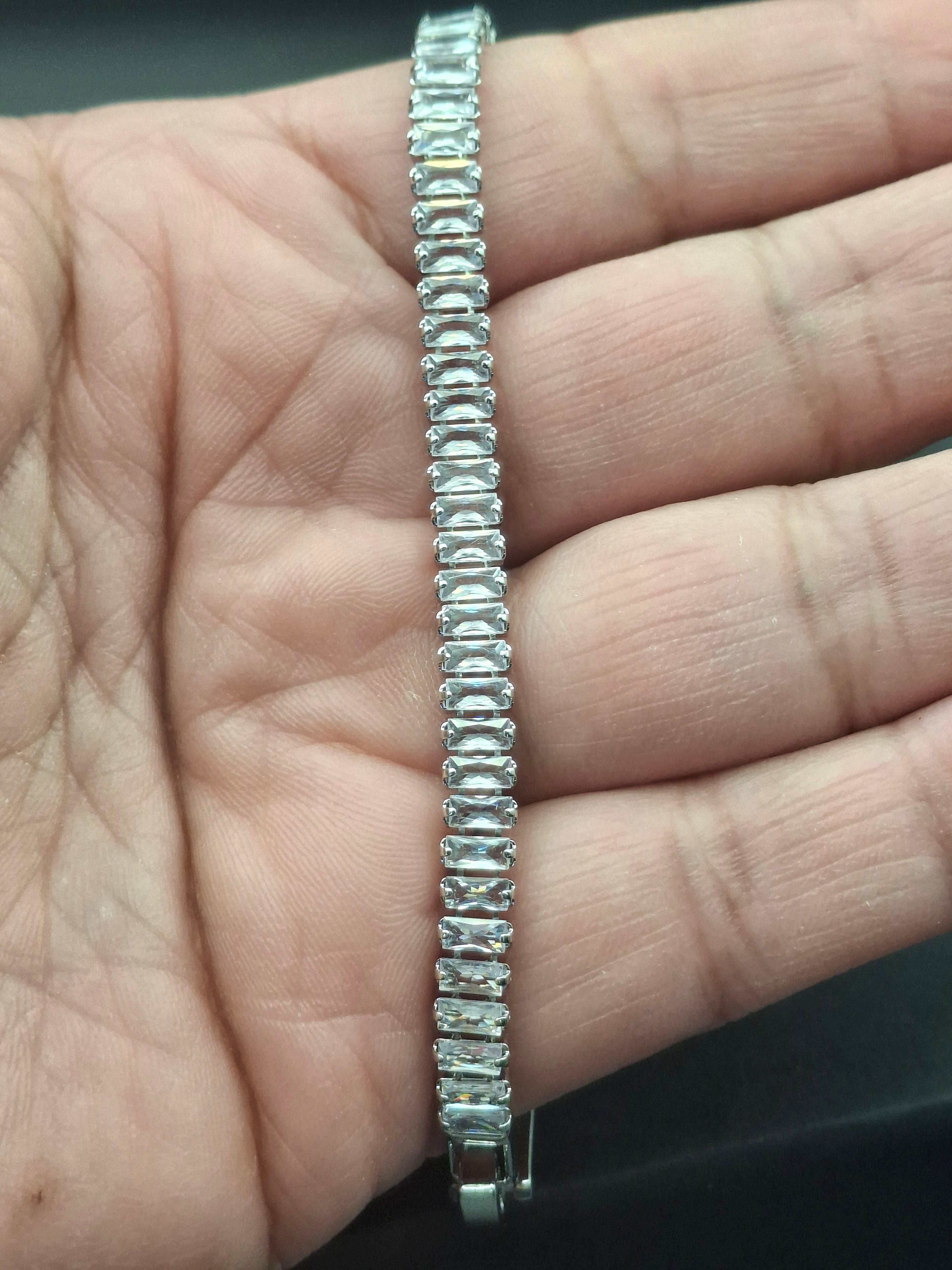 Little square silver shiny bracelet